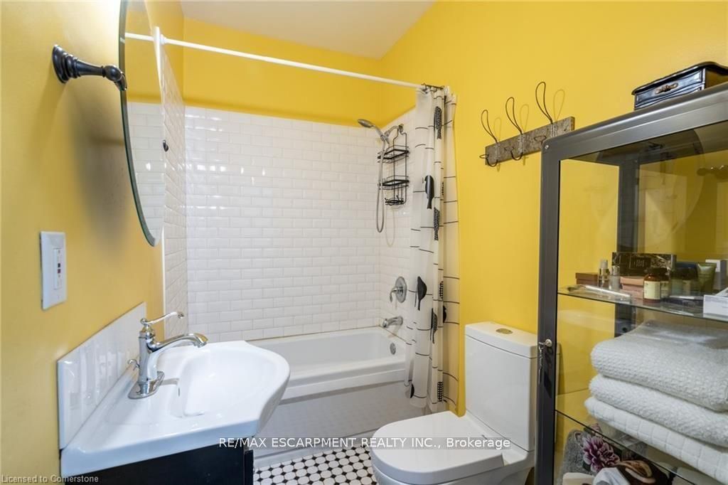 299 James St N Property Photo 22