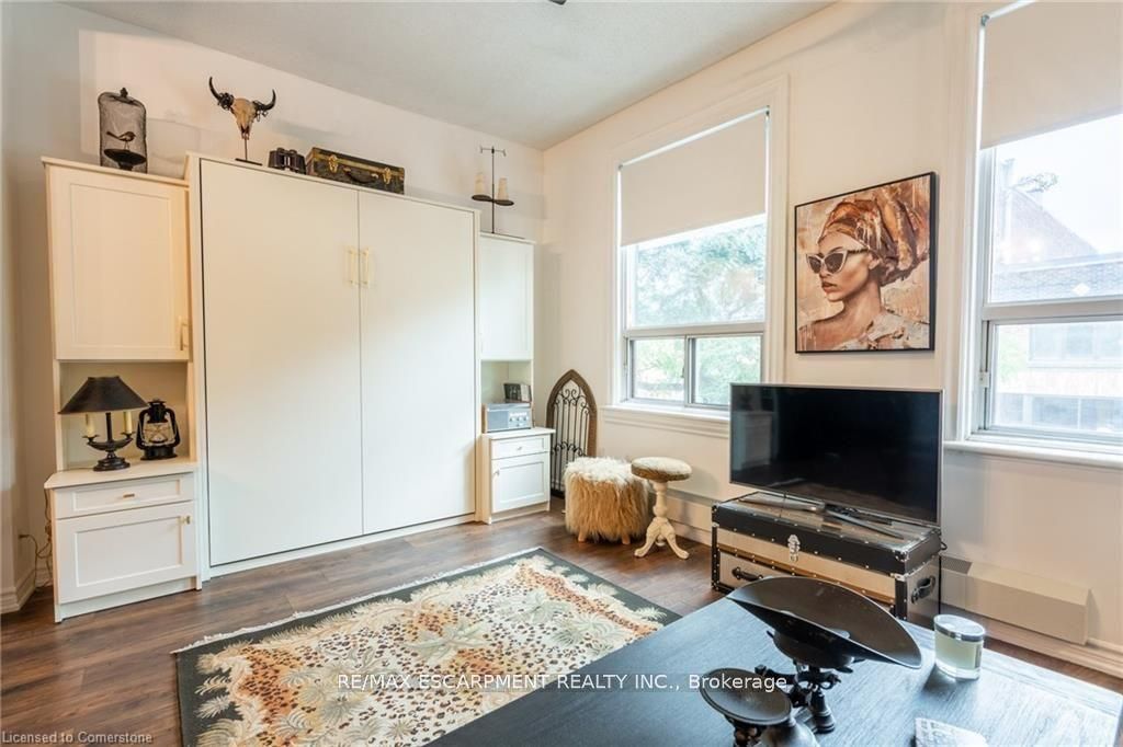 299 James St N Property Photo 31