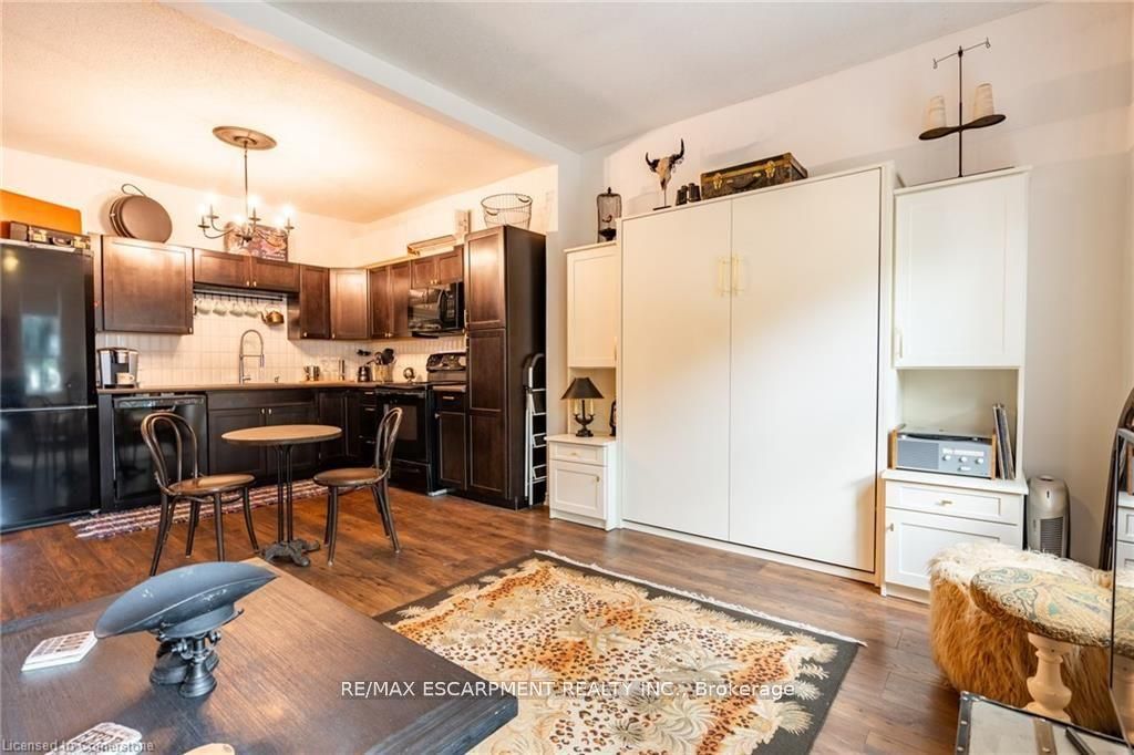 299 James St N Property Photo 32