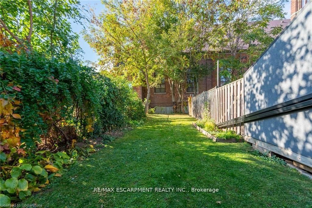 299 James St N Property Photo 36