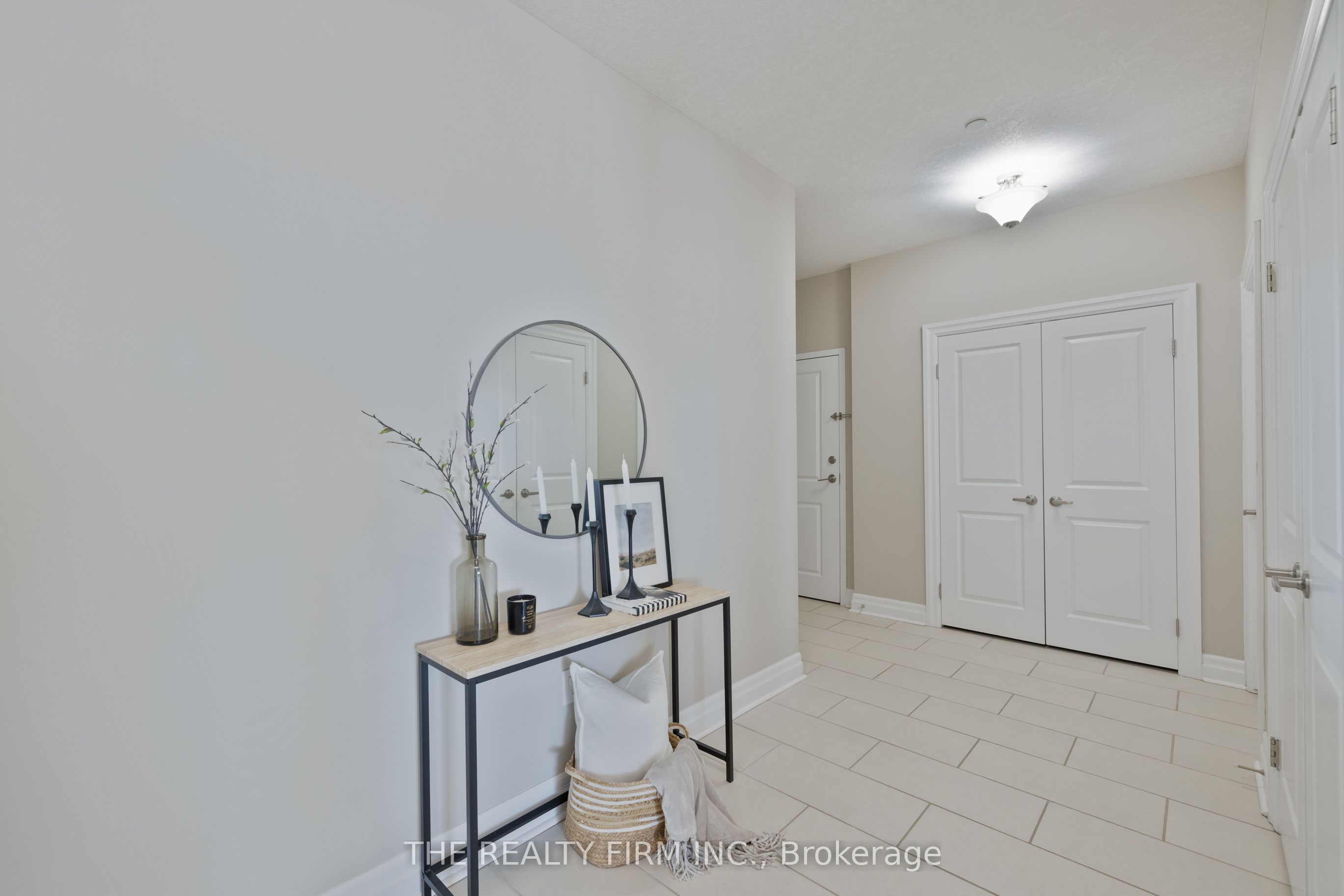 #1011 - 240 Villagewalk Boulevard Property Photo 8