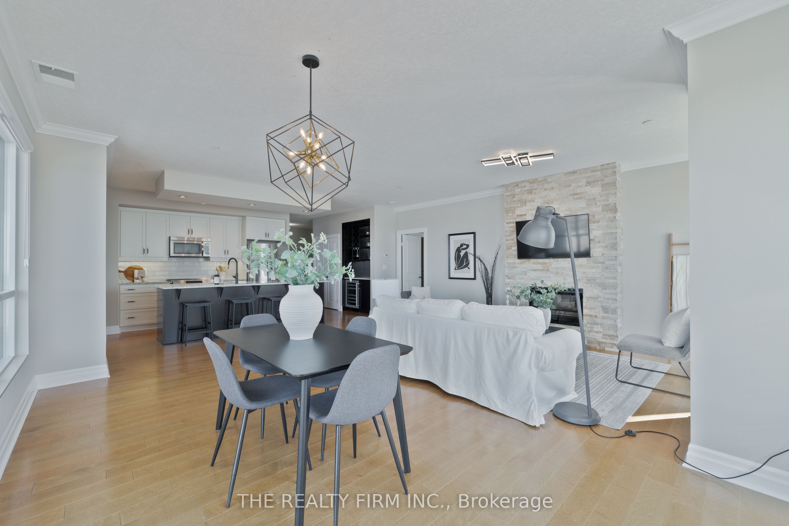 #1011 - 240 Villagewalk Boulevard Property Photo 9