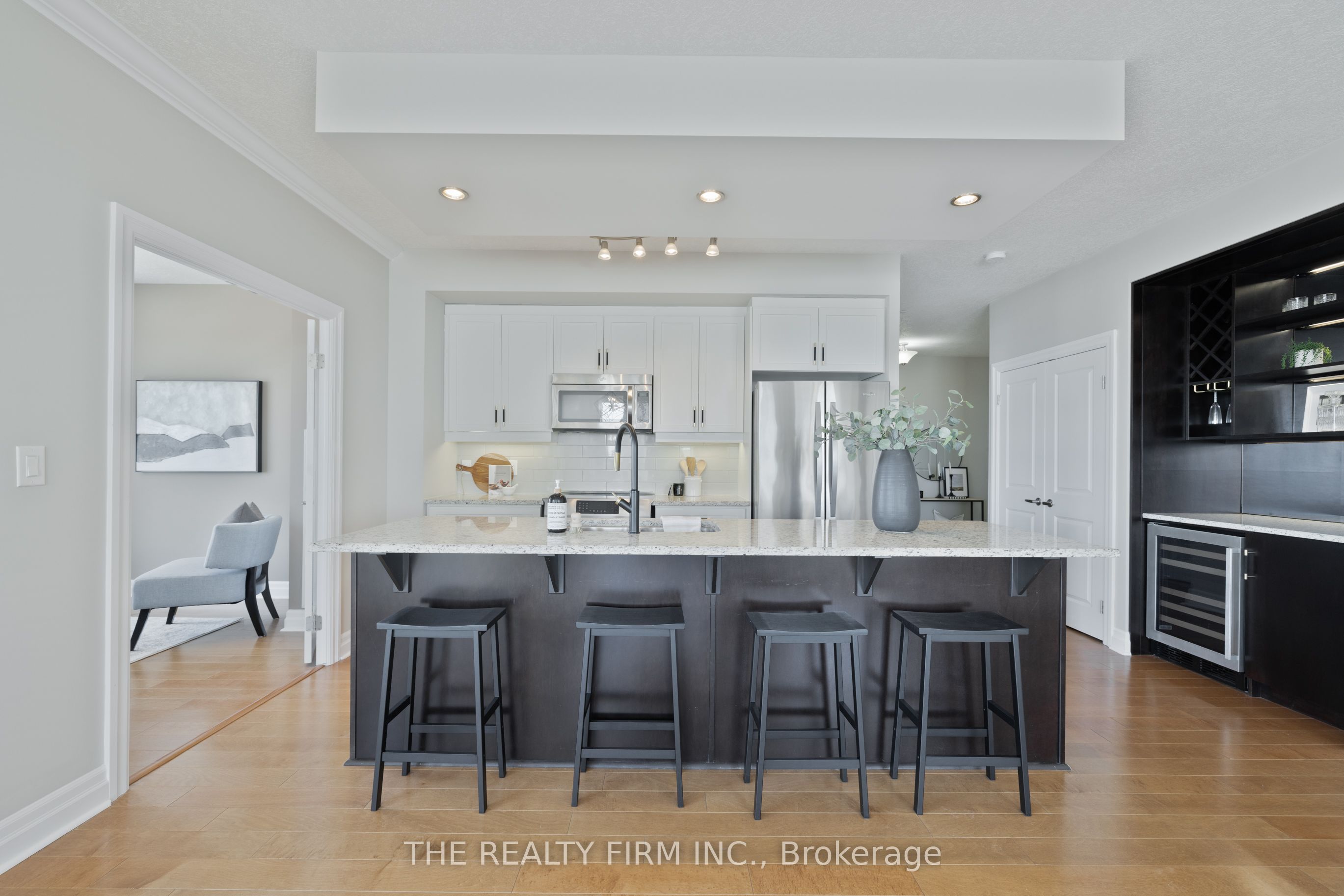 #1011 - 240 Villagewalk Boulevard Property Photo 12