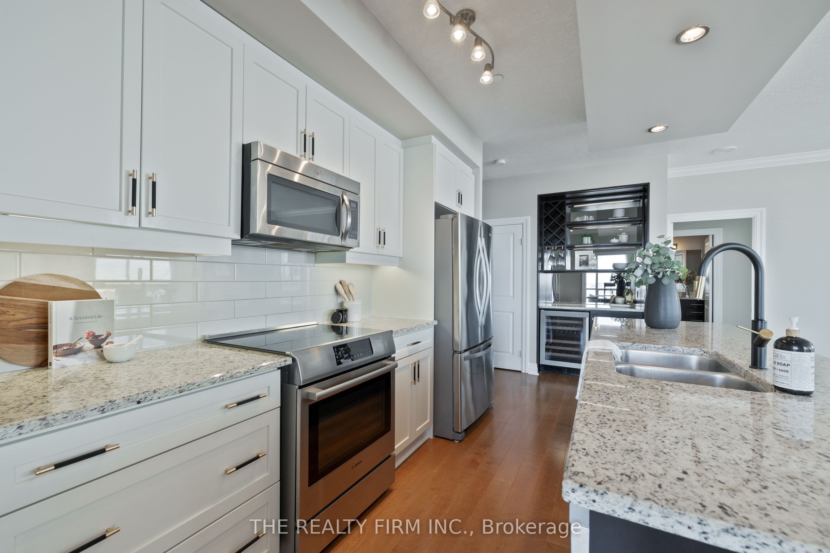 #1011 - 240 Villagewalk Boulevard Property Photo 13