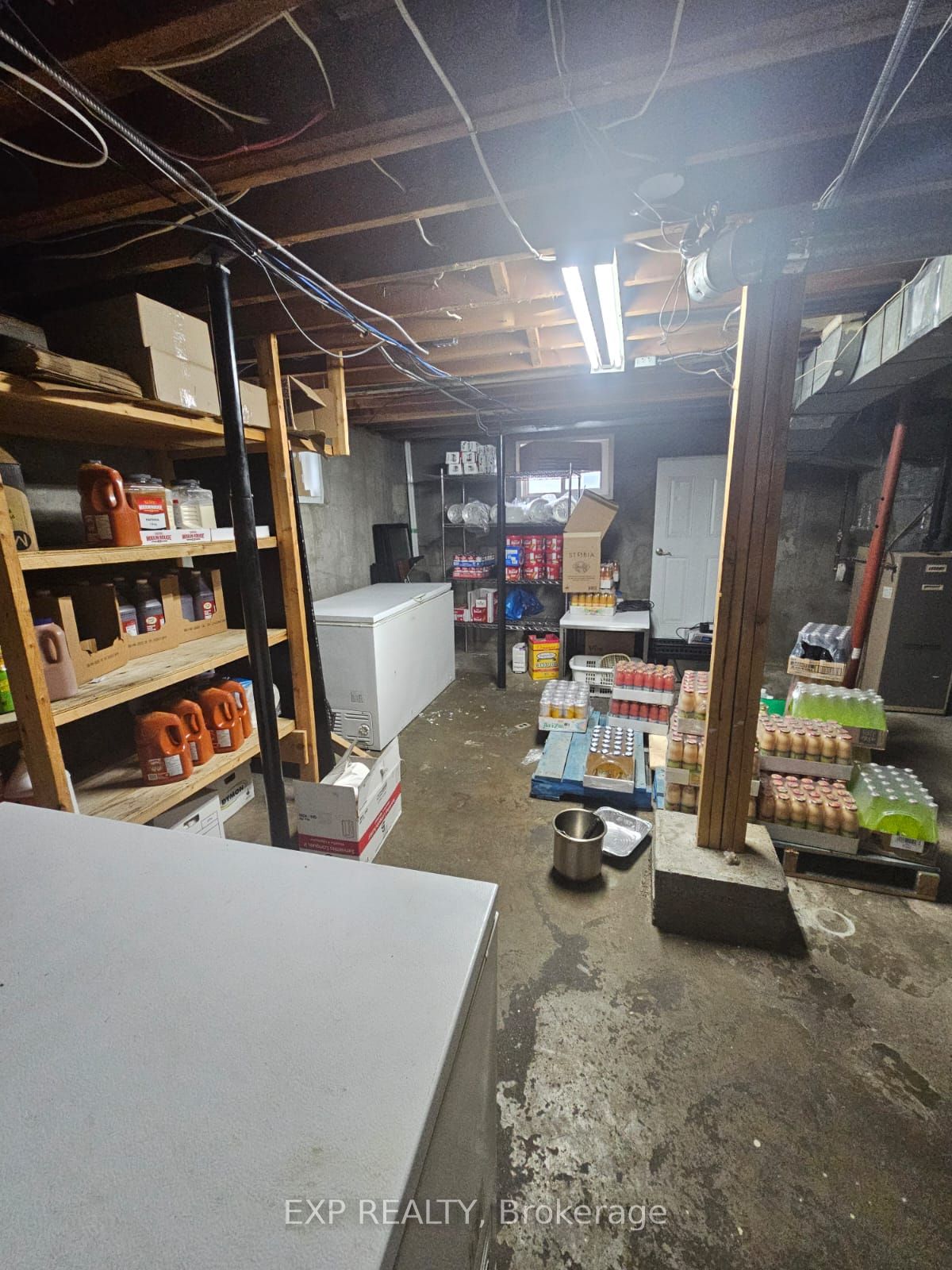912 St Laurent Boulevard Property Photo 3