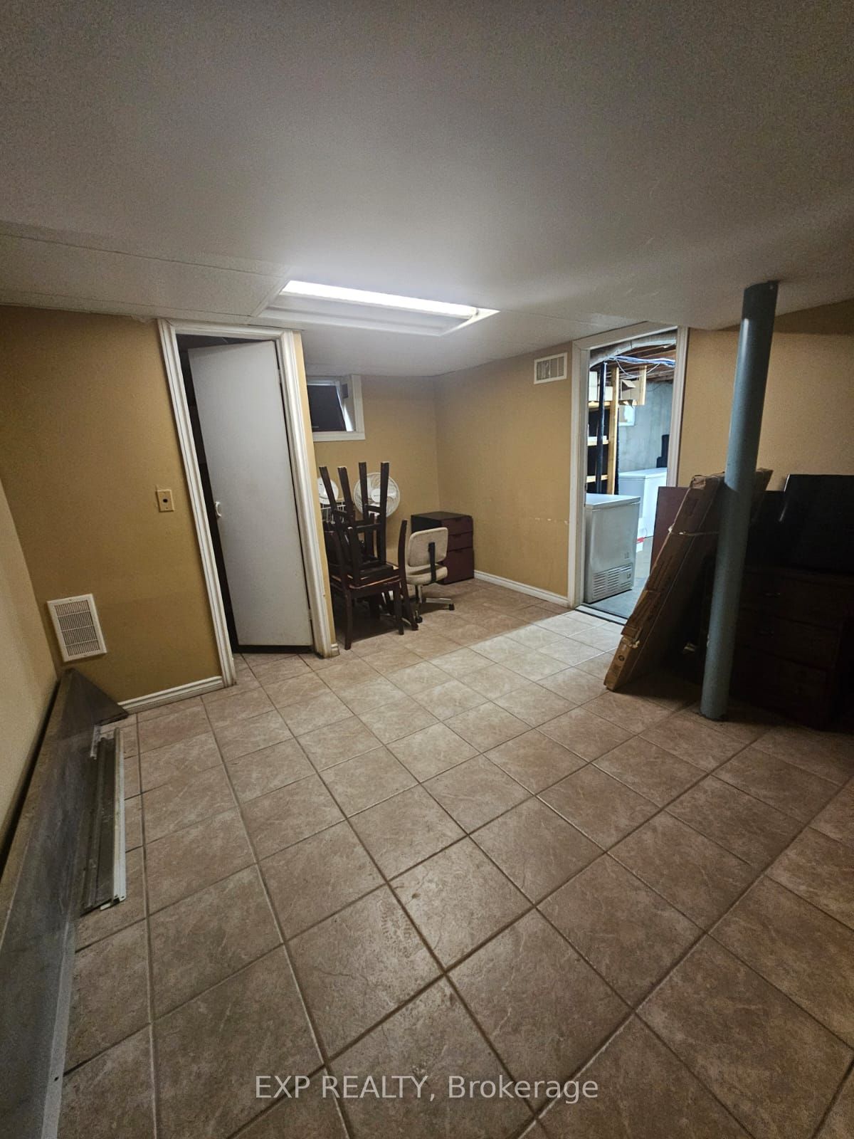 912 St Laurent Boulevard Property Photo 8