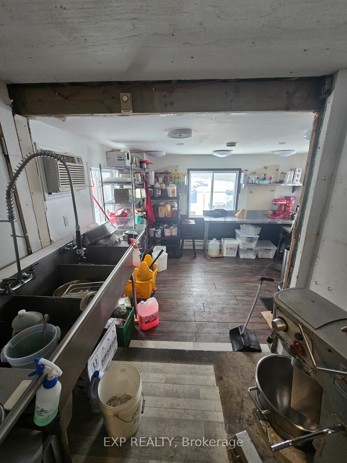 912 St Laurent Boulevard Property Photo 10