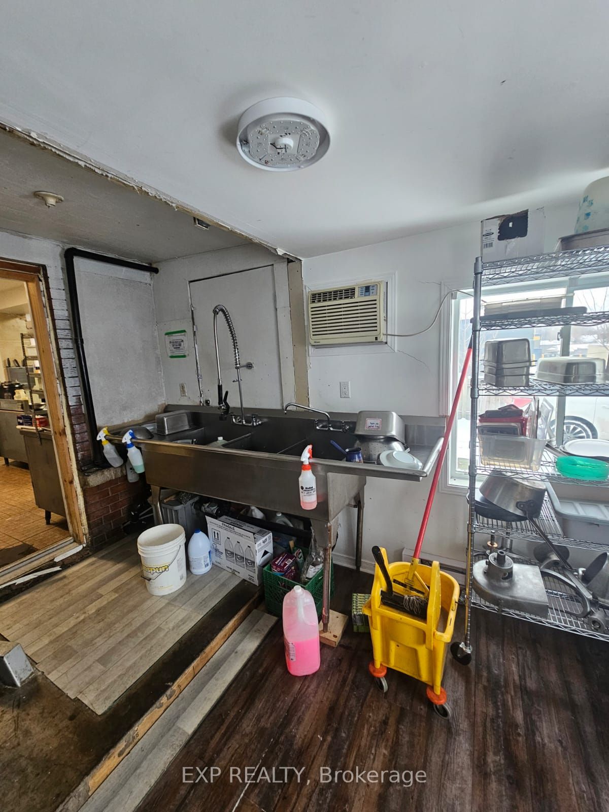 912 St Laurent Boulevard Property Photo 12