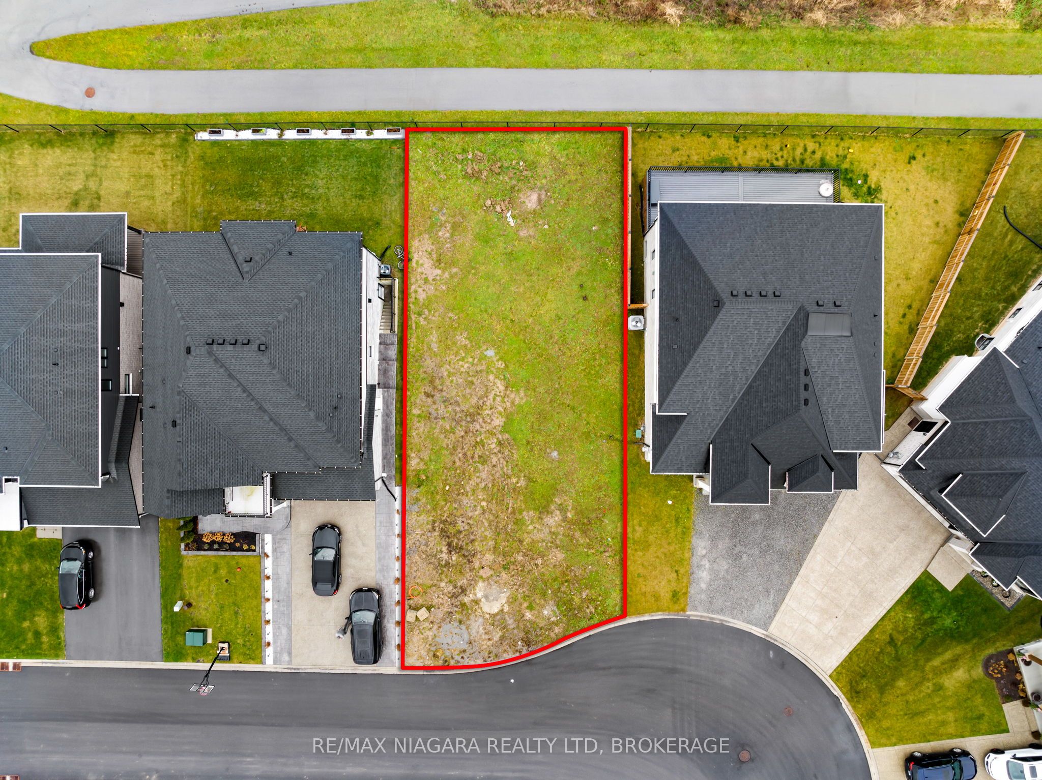 7521 Sherrilee Crescent Property Photo 1