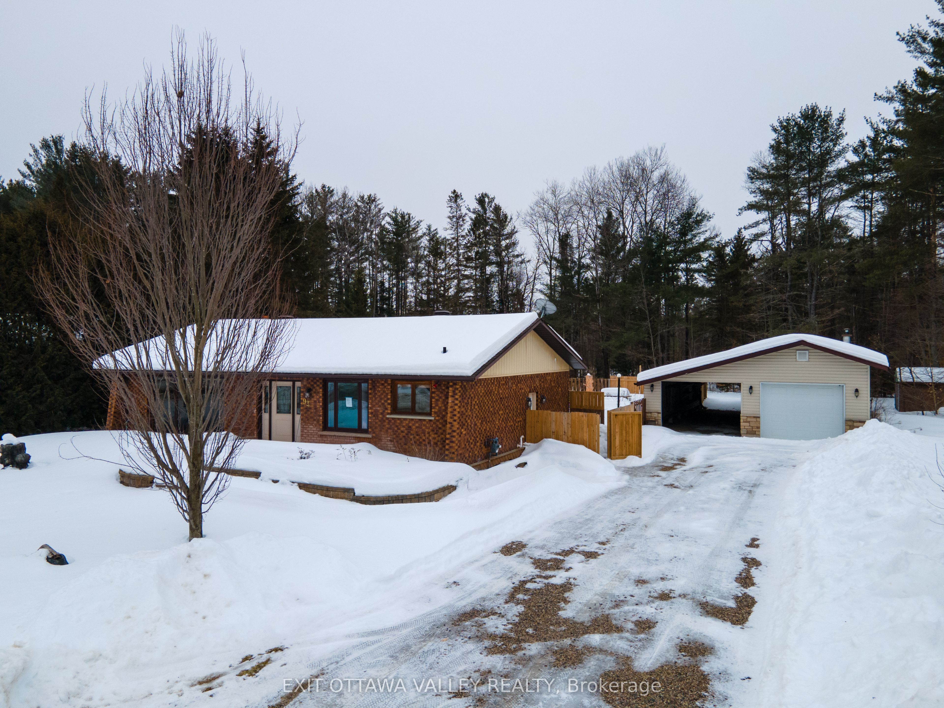 93 Pinewood Place Property Photo
