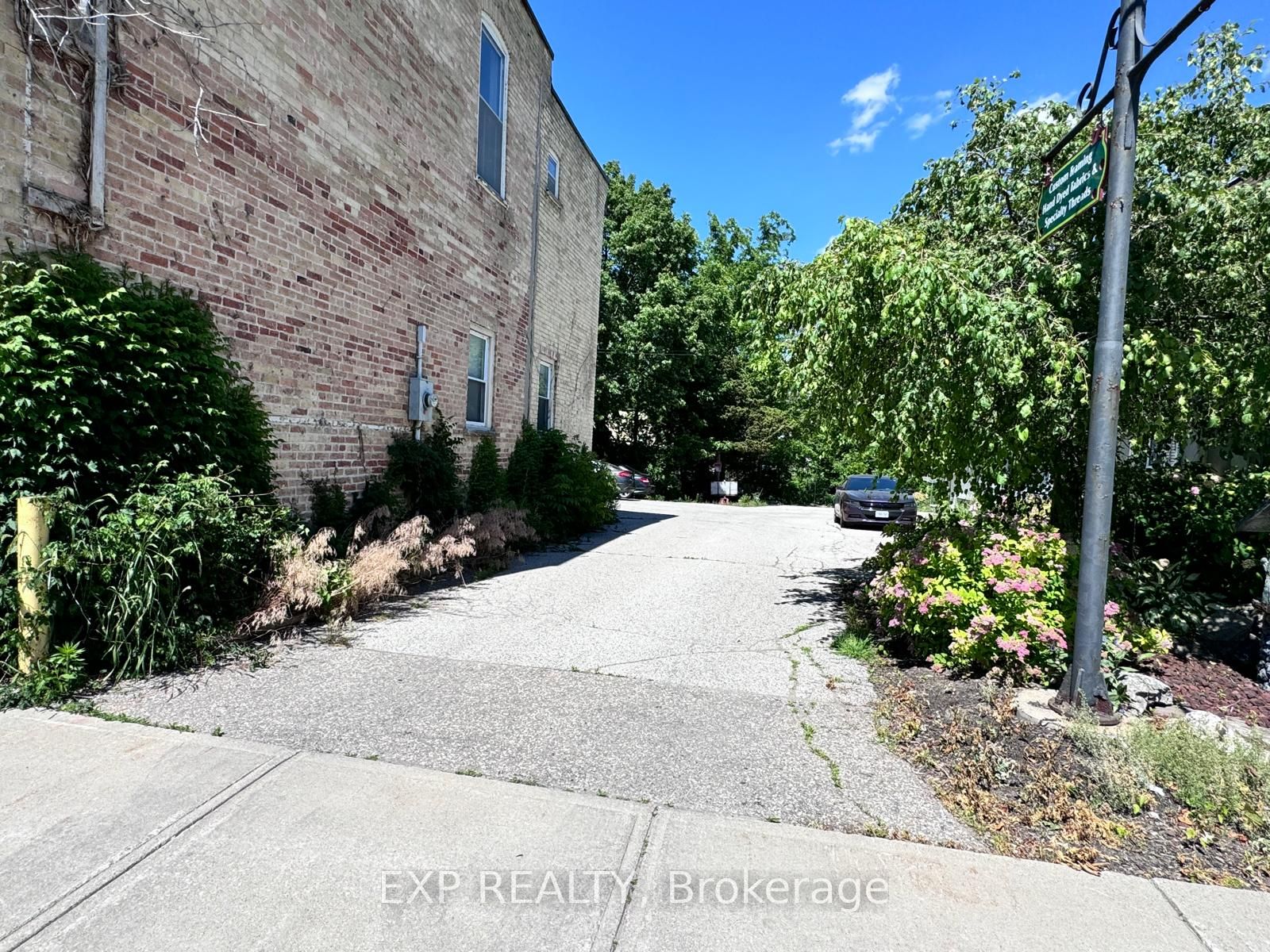 183 Thames Street Property Photo 4