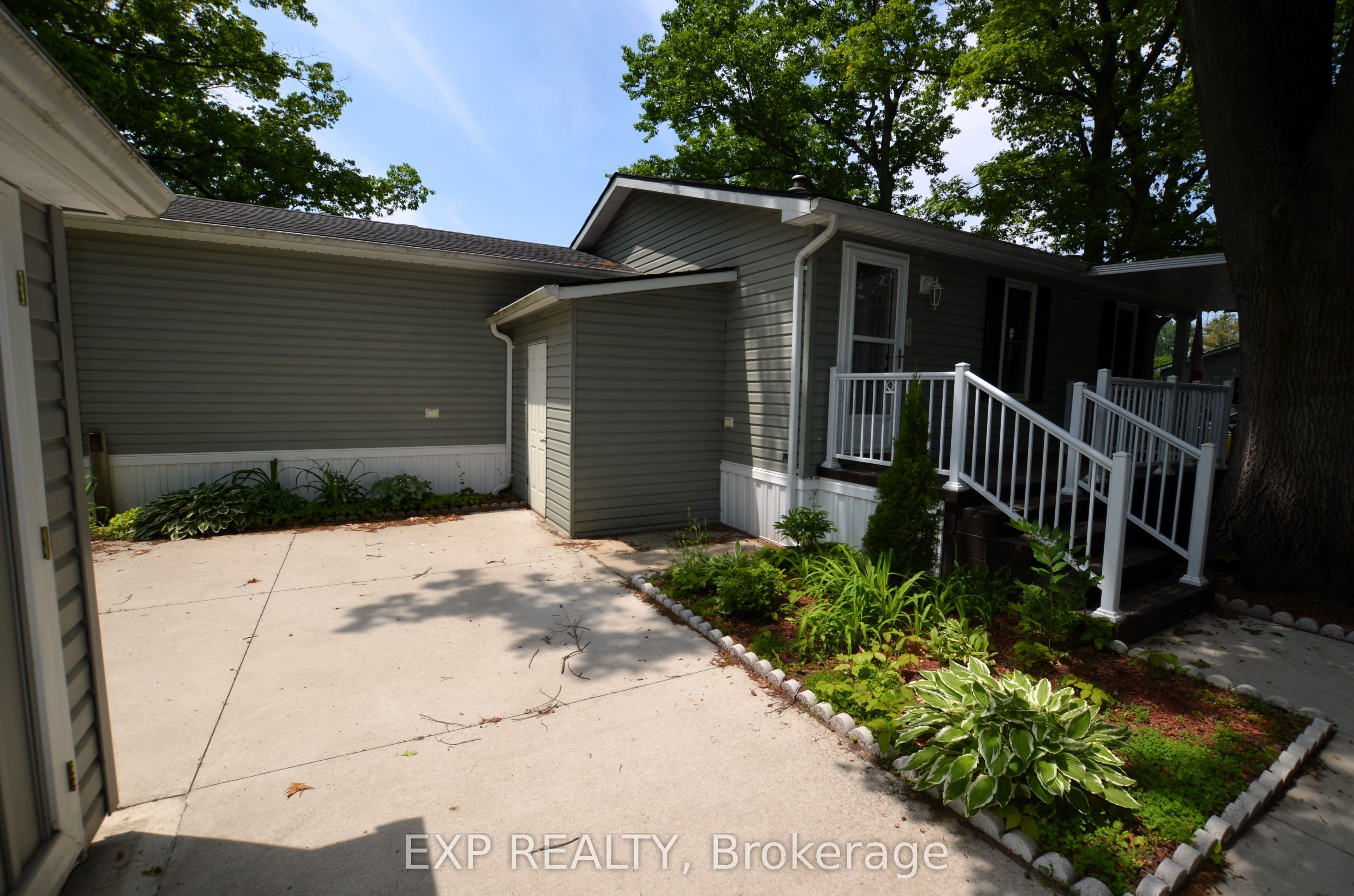 22790 Amiens Road 51 Property Photo 4