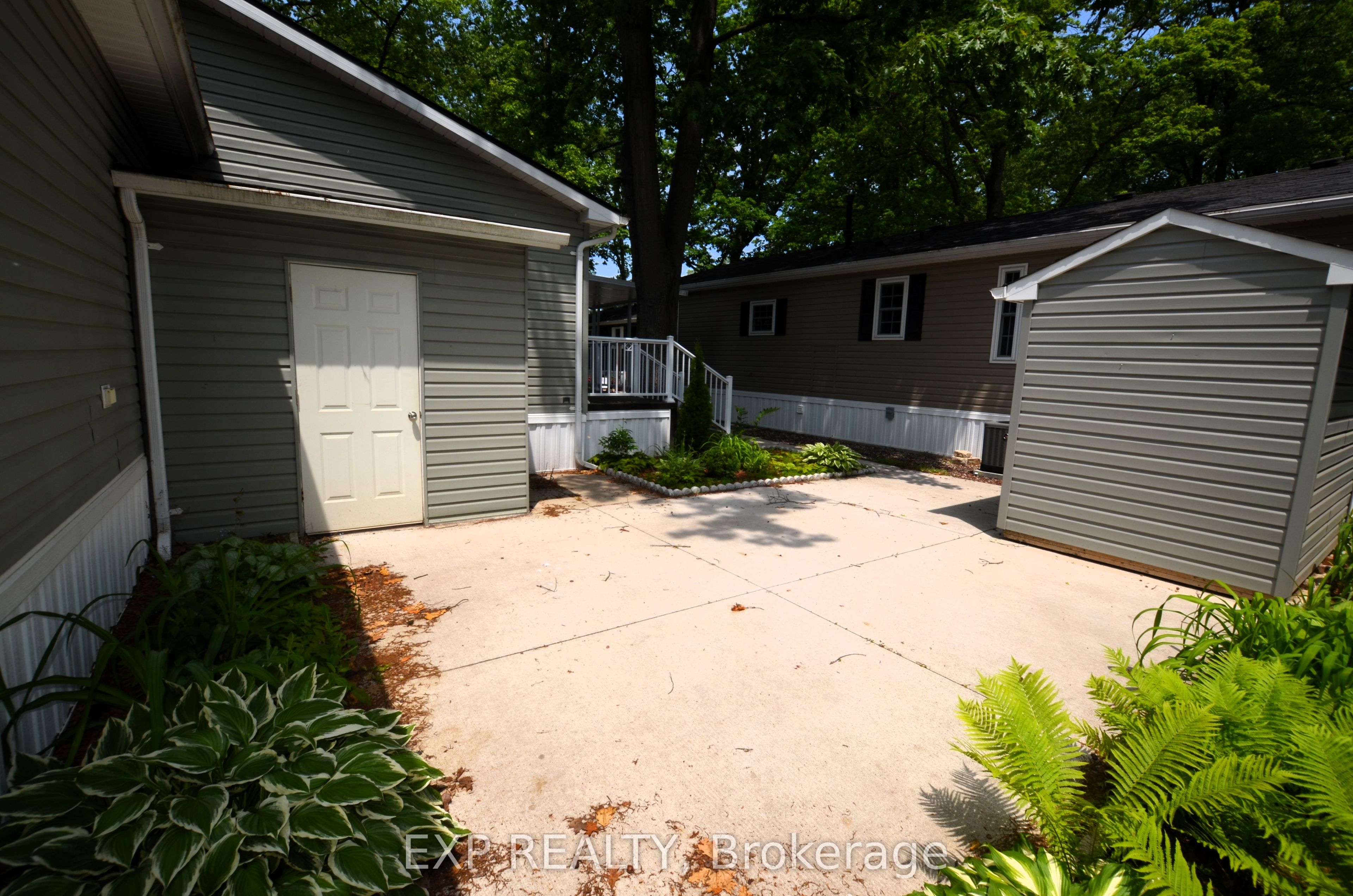 22790 Amiens Road 51 Property Photo 5