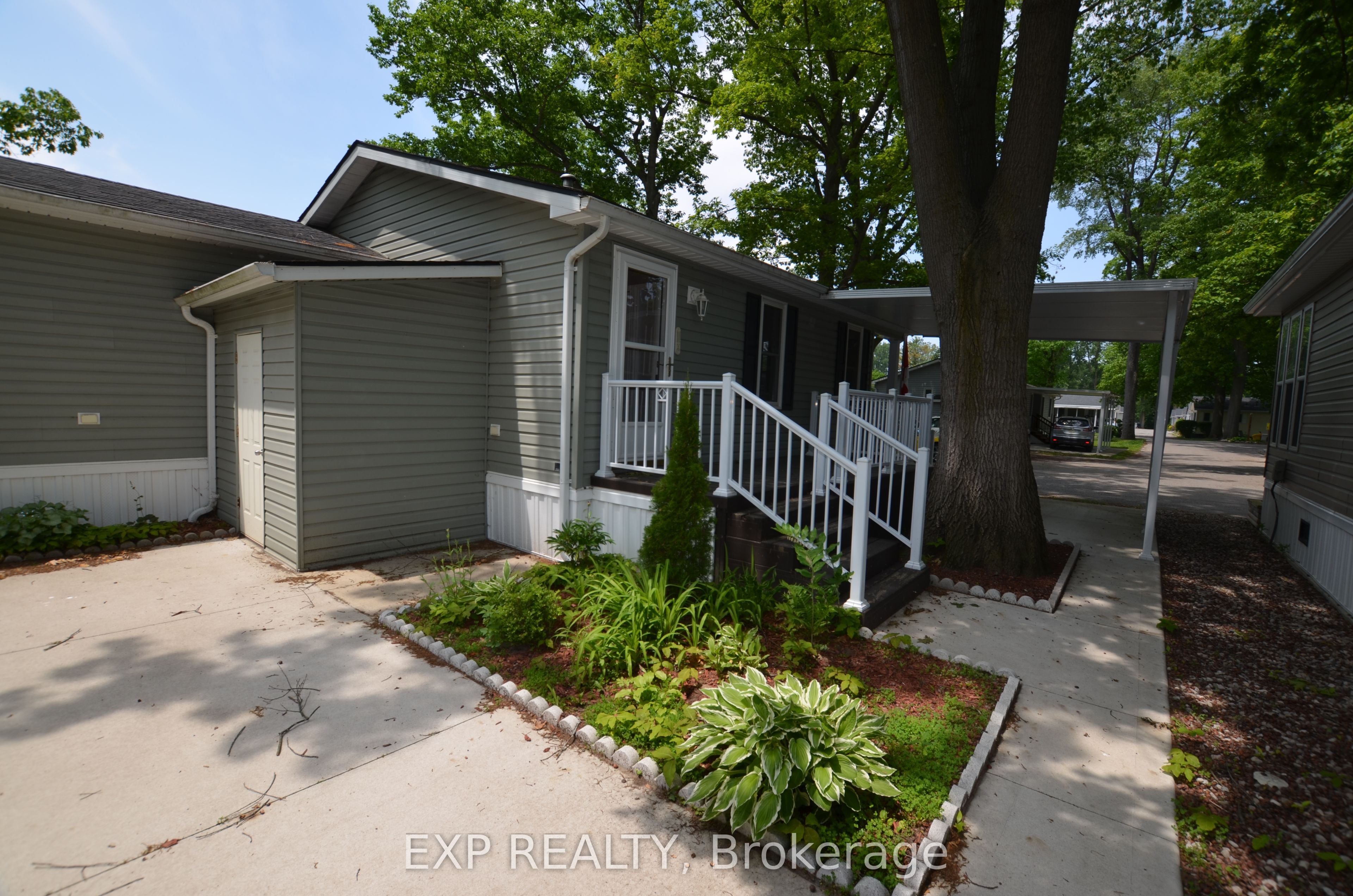22790 Amiens Road 51 Property Photo 6