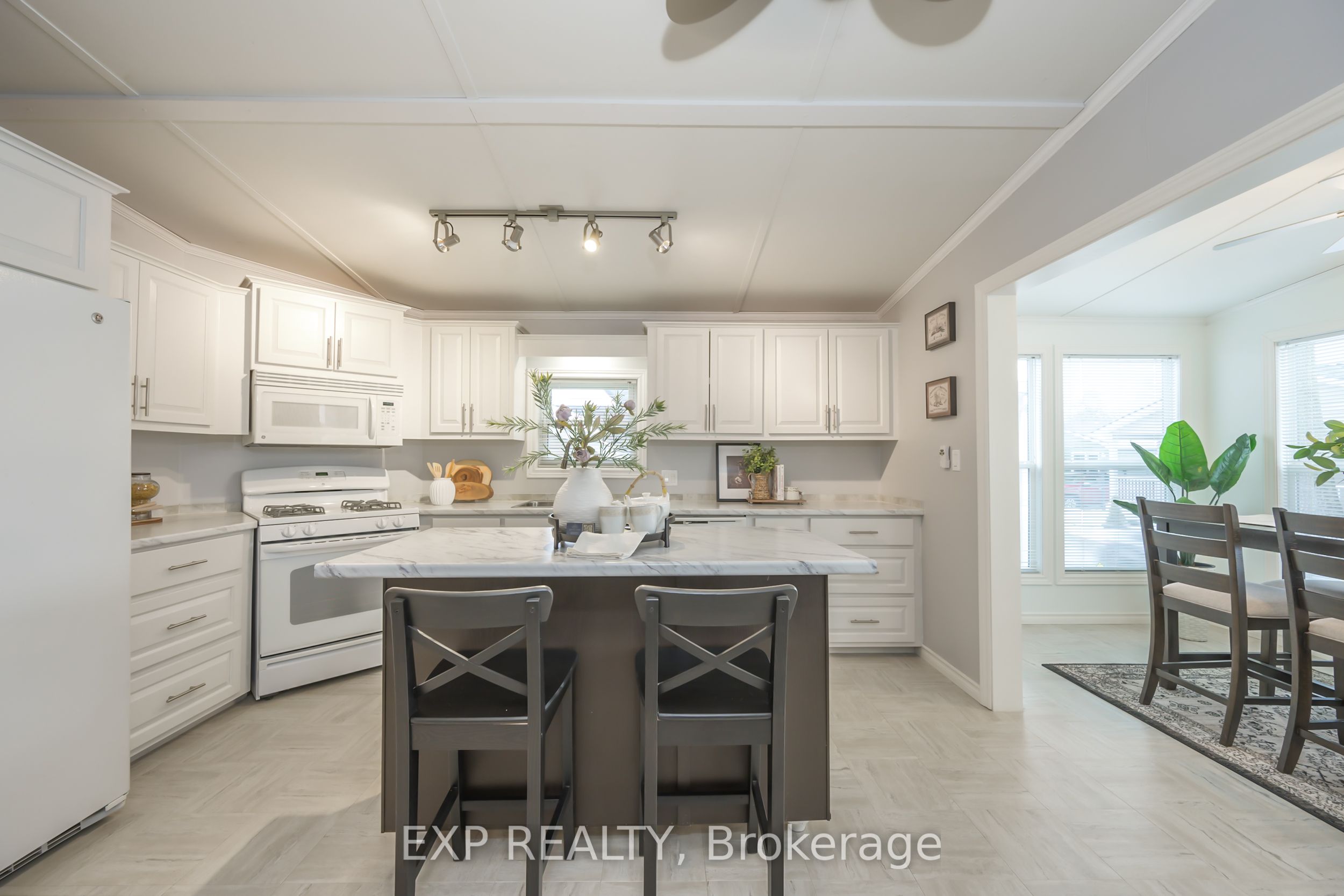22790 Amiens Road 51 Property Photo 11