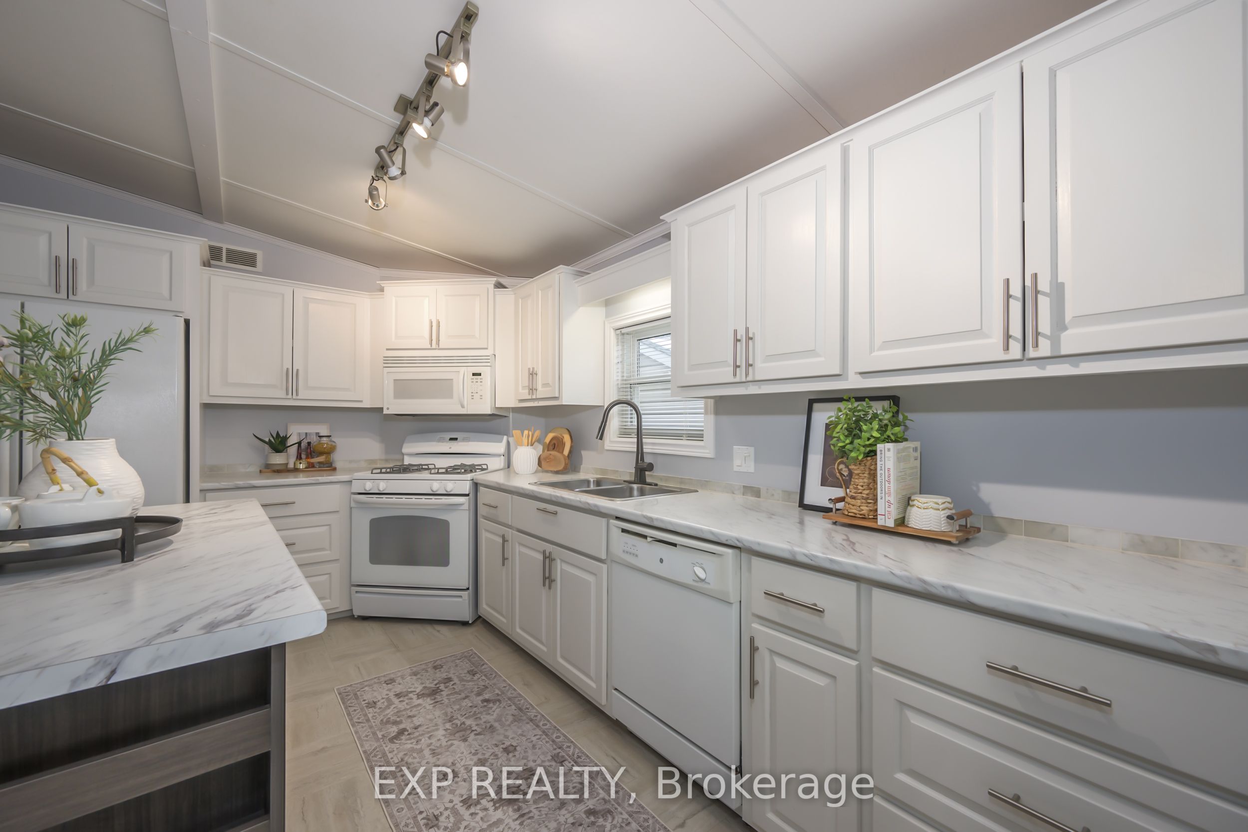 22790 Amiens Road 51 Property Photo 13