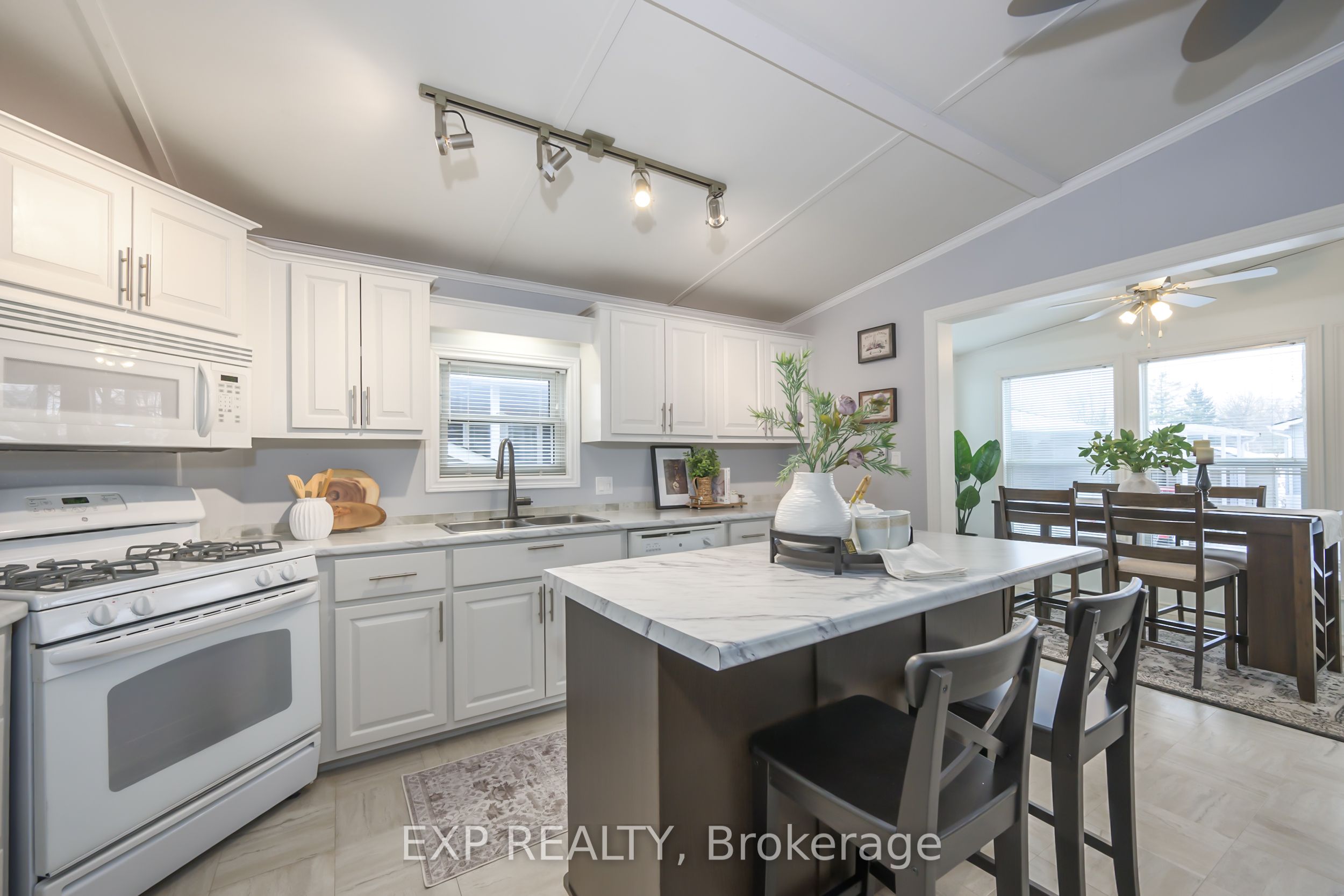 22790 Amiens Road 51 Property Photo 16