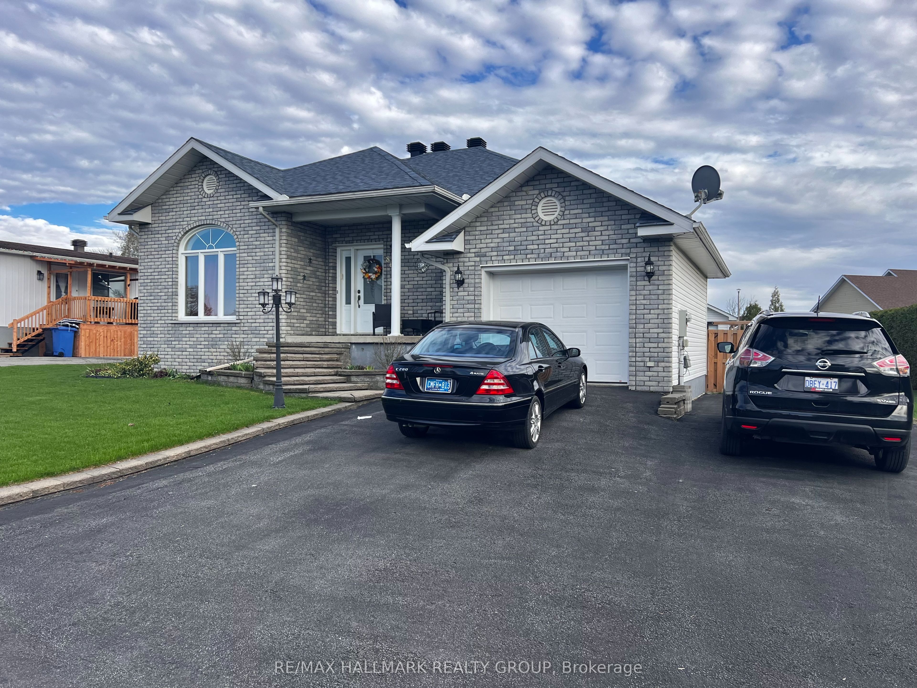 863 Victoria St Property Photo 1
