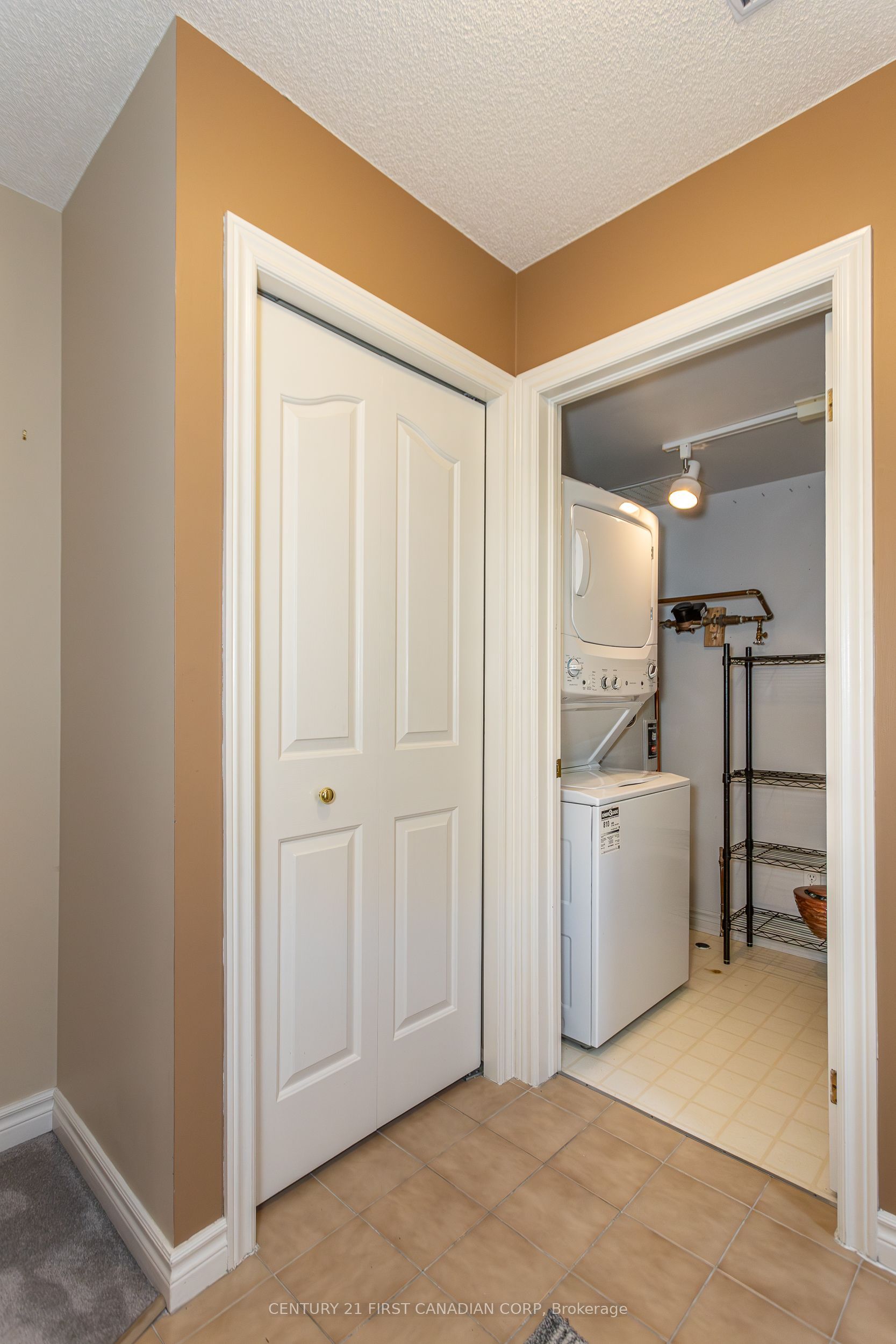 40 Ontario Street S 20 Property Photo 12