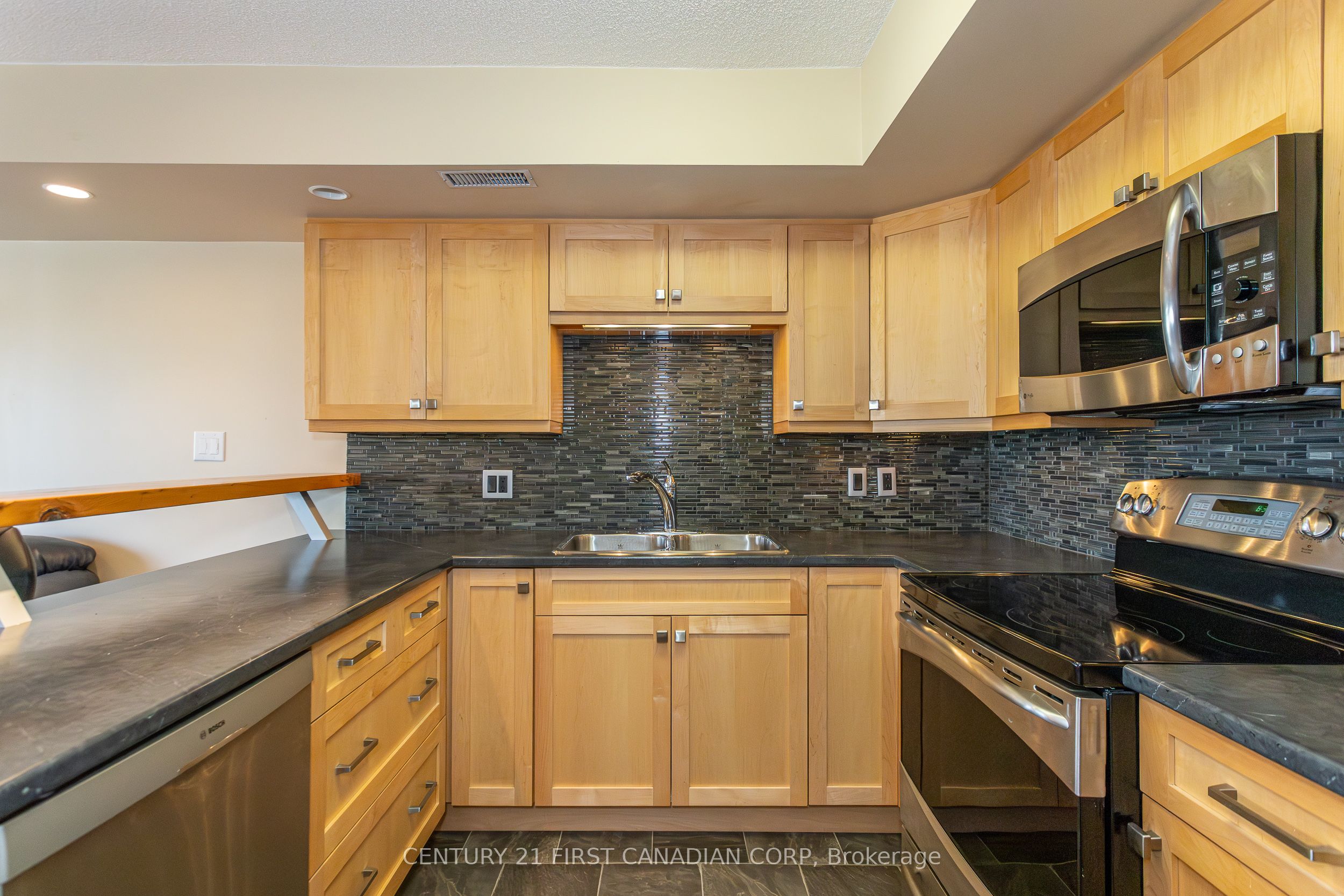 40 Ontario Street S 20 Property Photo 16