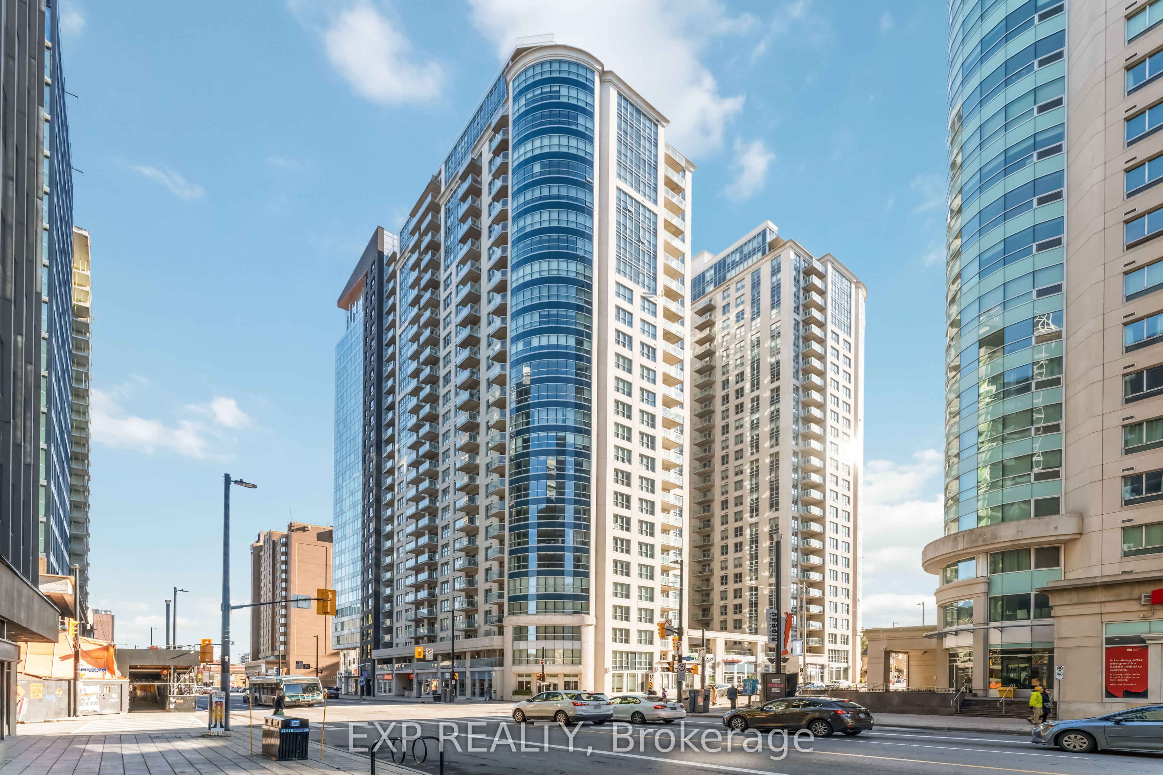 242 Rideau St Property Photo