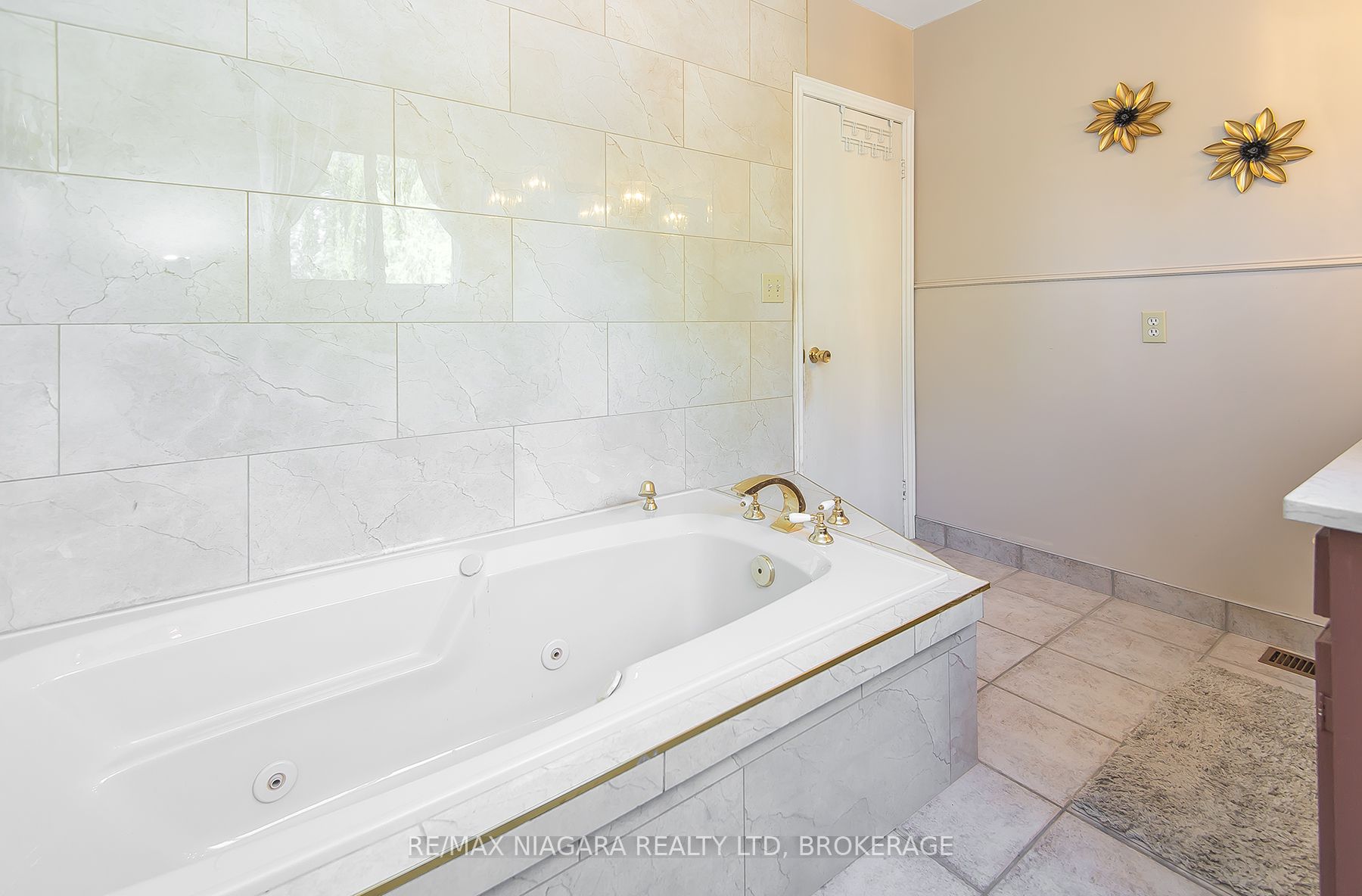 140 Lakeshore Road Property Photo 49