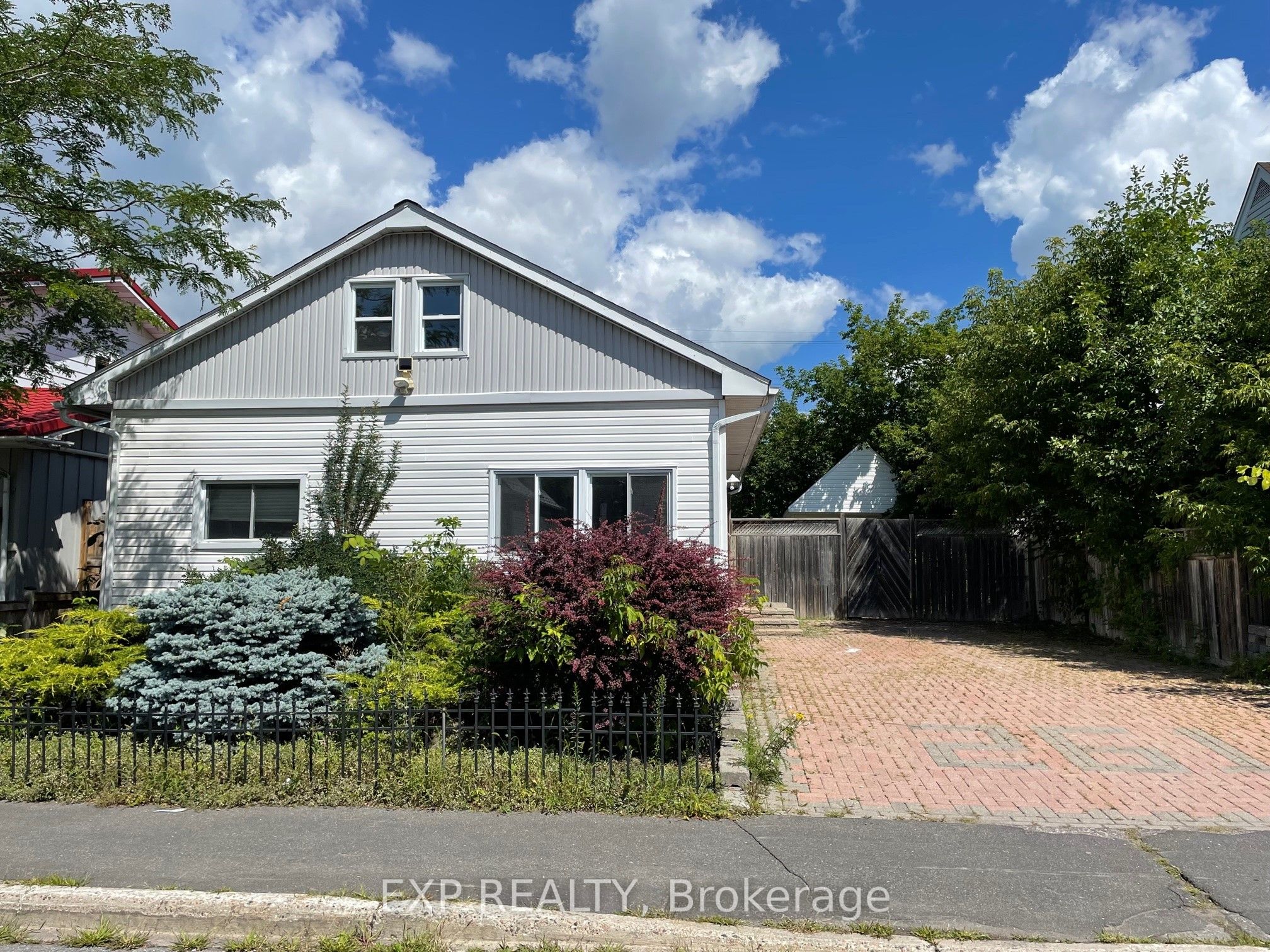 261 Queen Mary St Property Photo