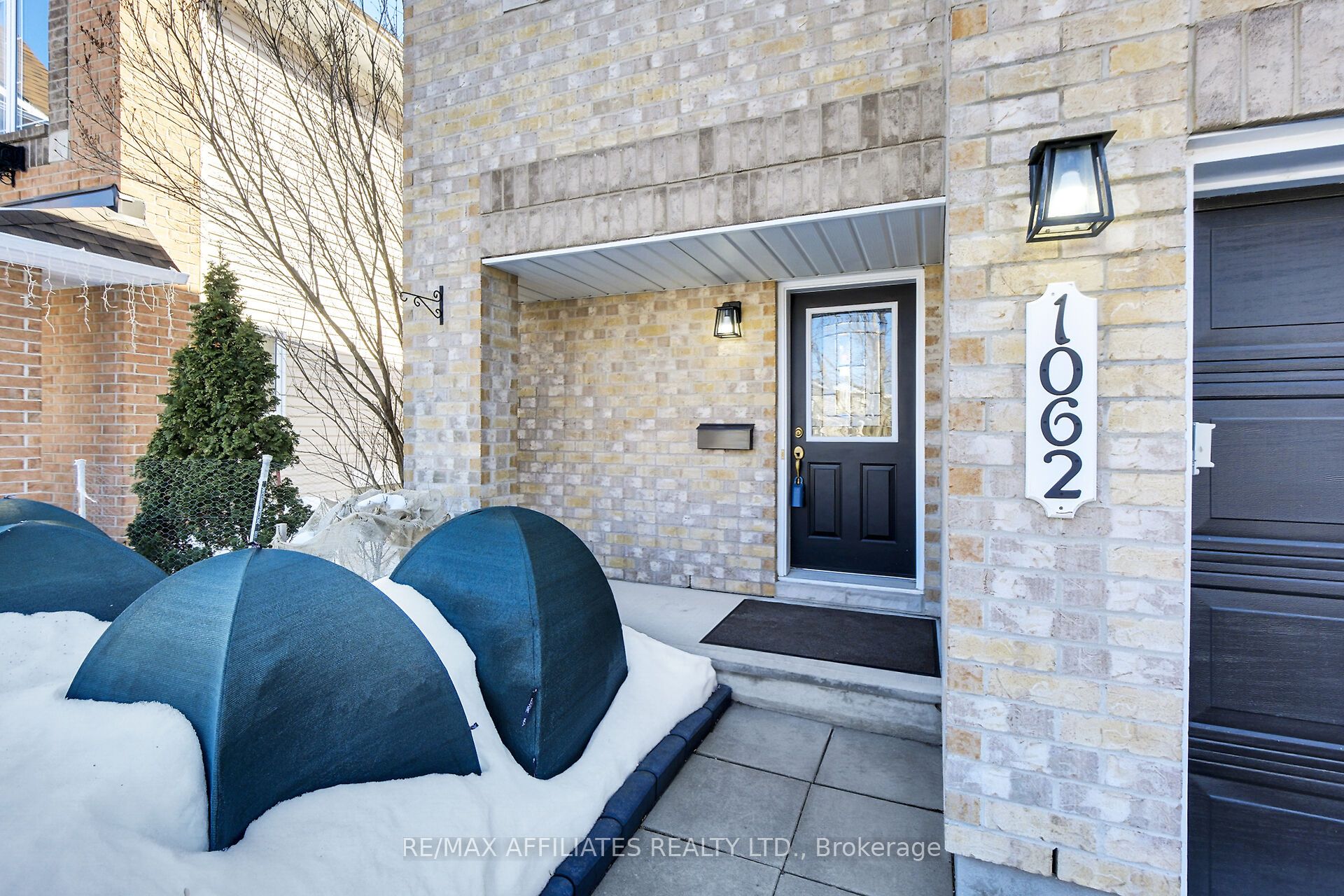 1062 Candlewood Street Property Photo 3