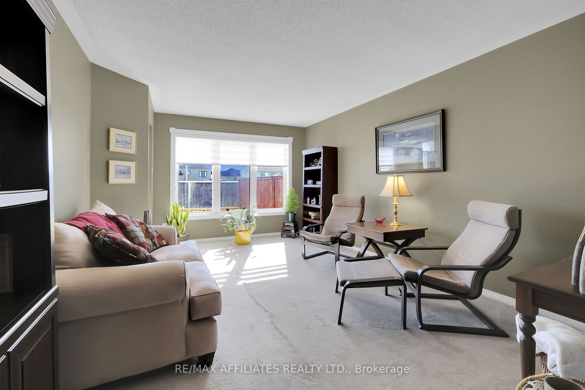 1062 Candlewood Street Property Photo 9