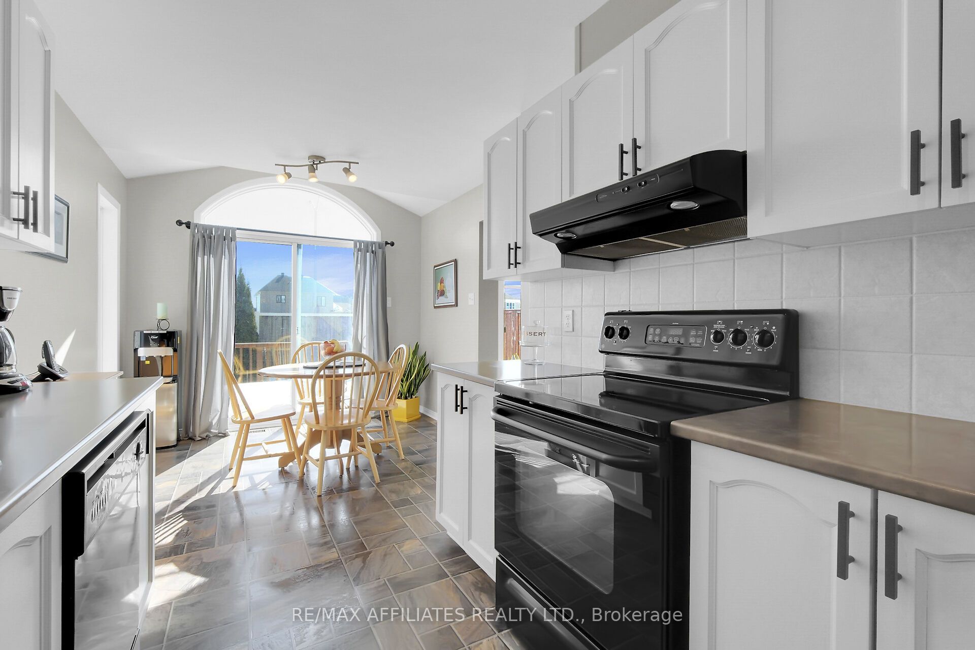 1062 Candlewood Street Property Photo 13