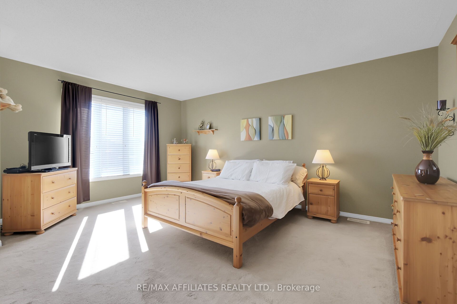1062 Candlewood Street Property Photo 16