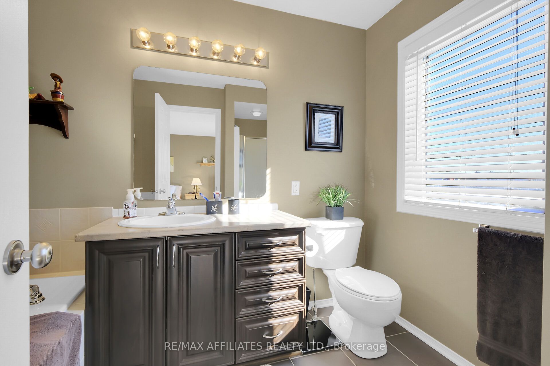 1062 Candlewood Street Property Photo 18