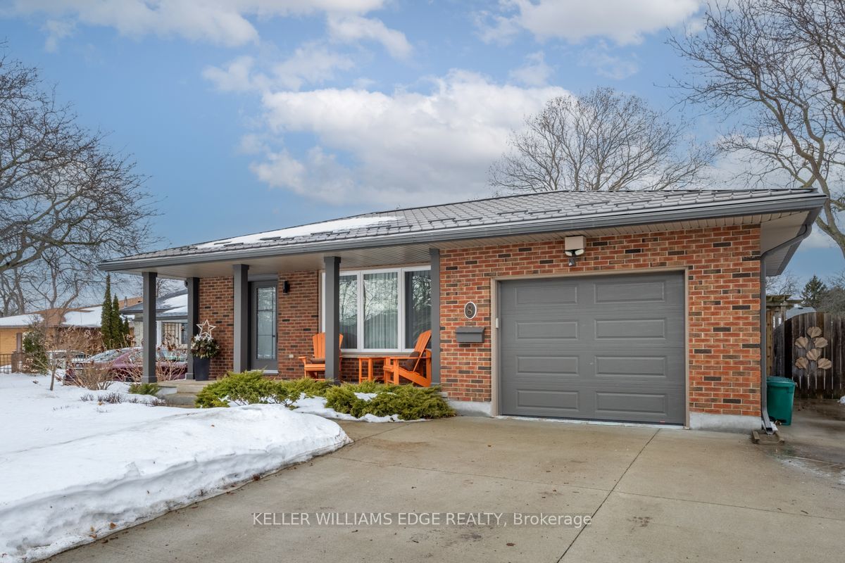 8 Woodgarden Court Property Photo 1