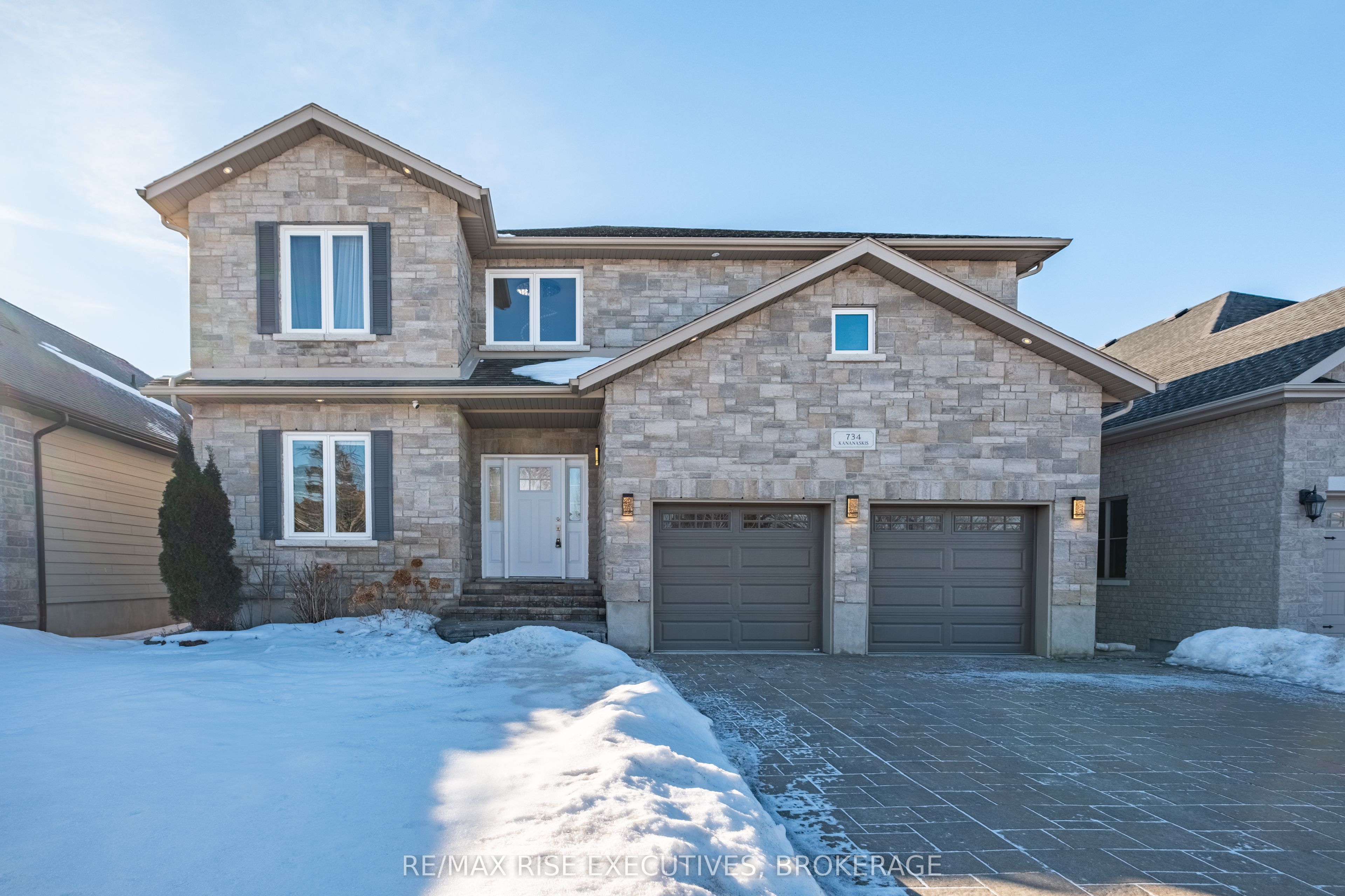 734 Kananaskis Dr Property Photo