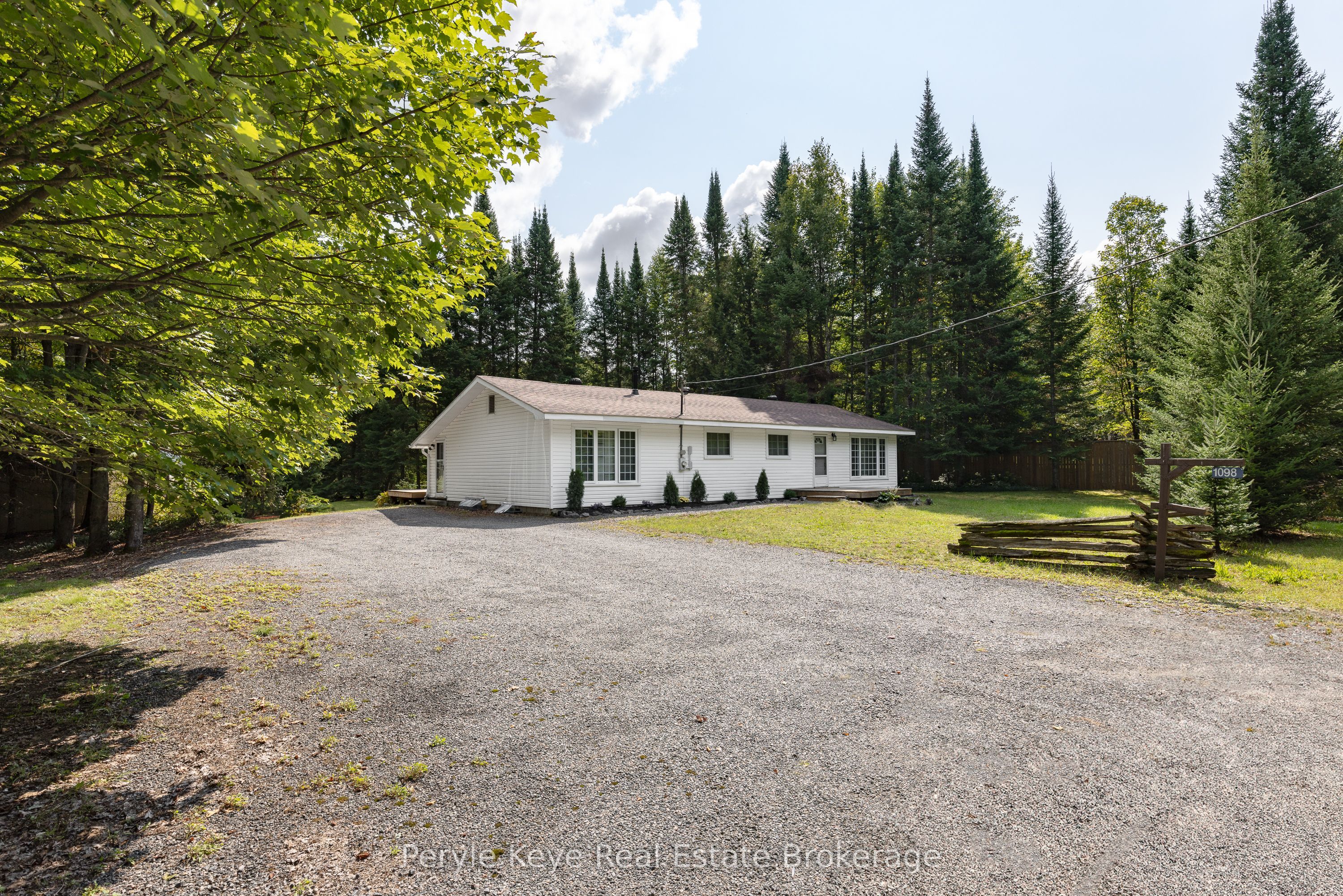 1098 Lawrence Pit Road Property Photo