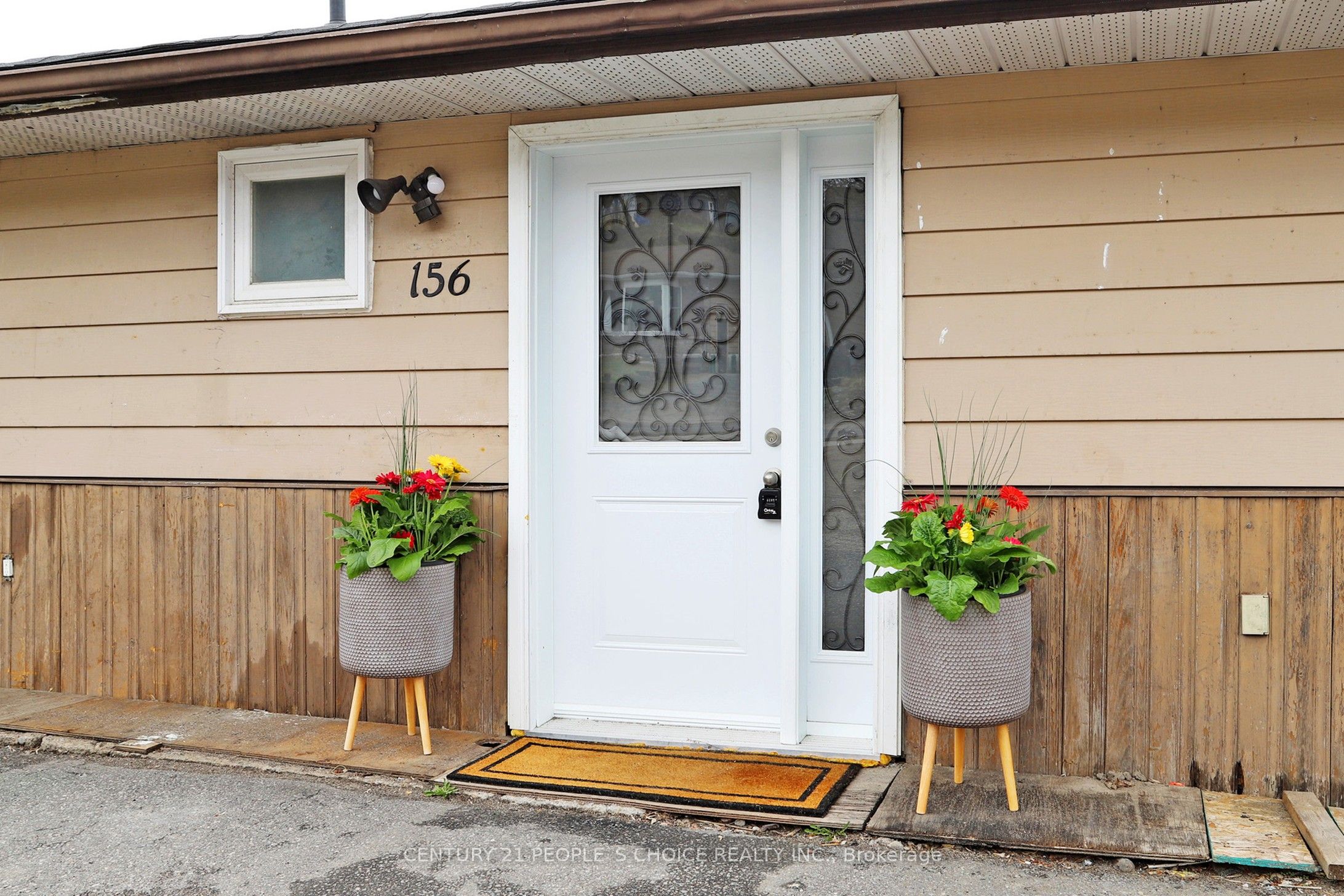 156 Main Street W Property Photo 3