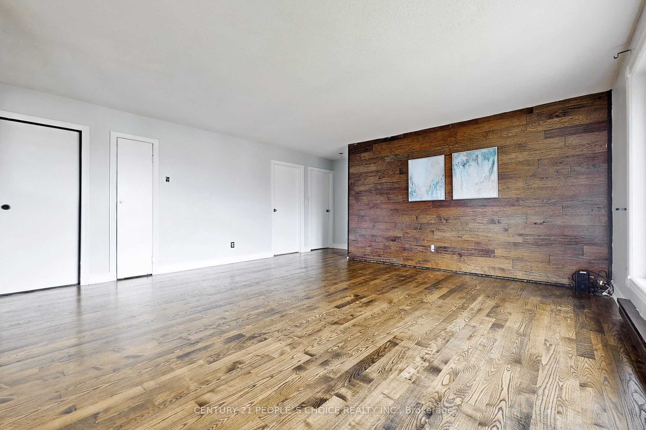 156 Main Street W Property Photo 7