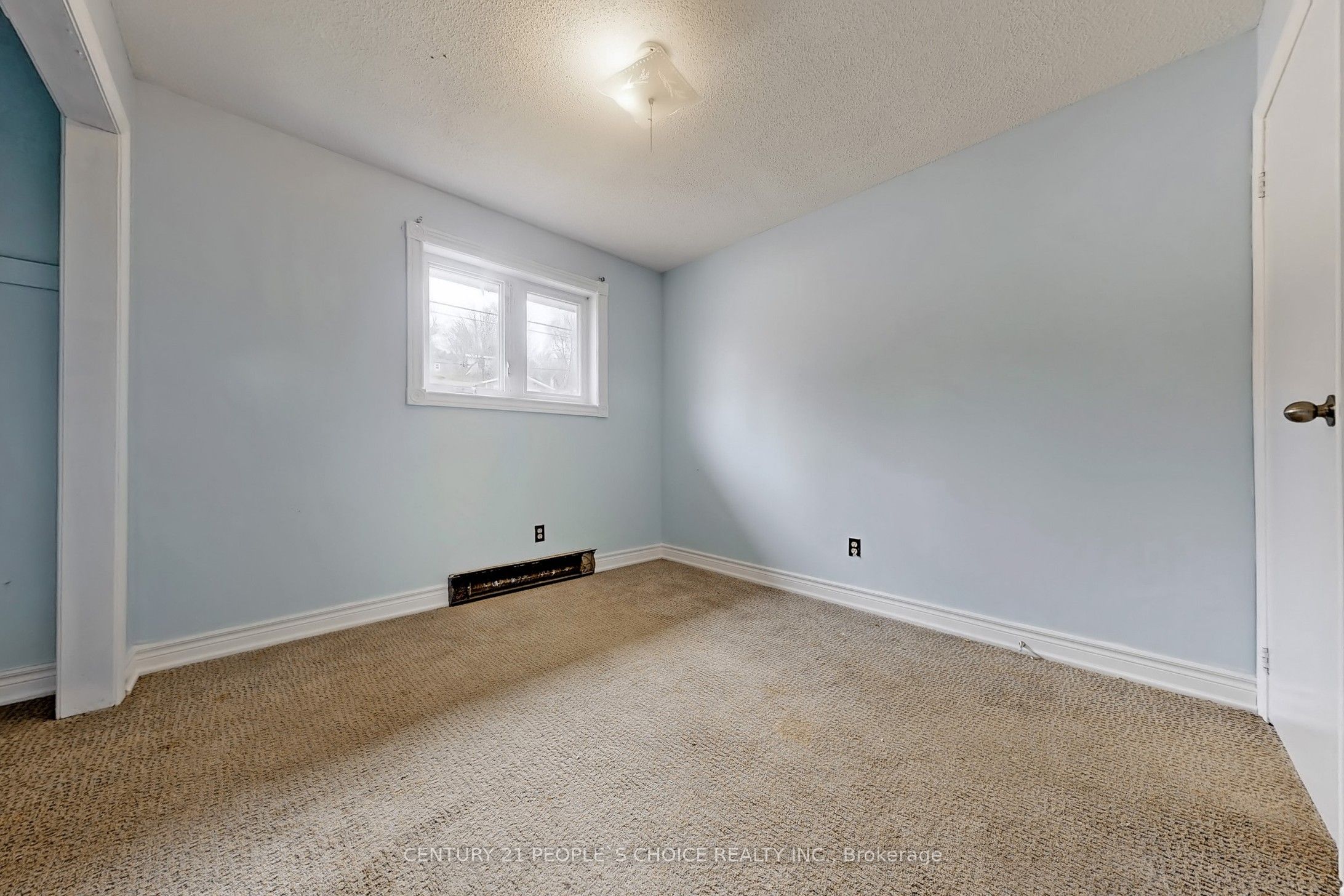 156 Main Street W Property Photo 17