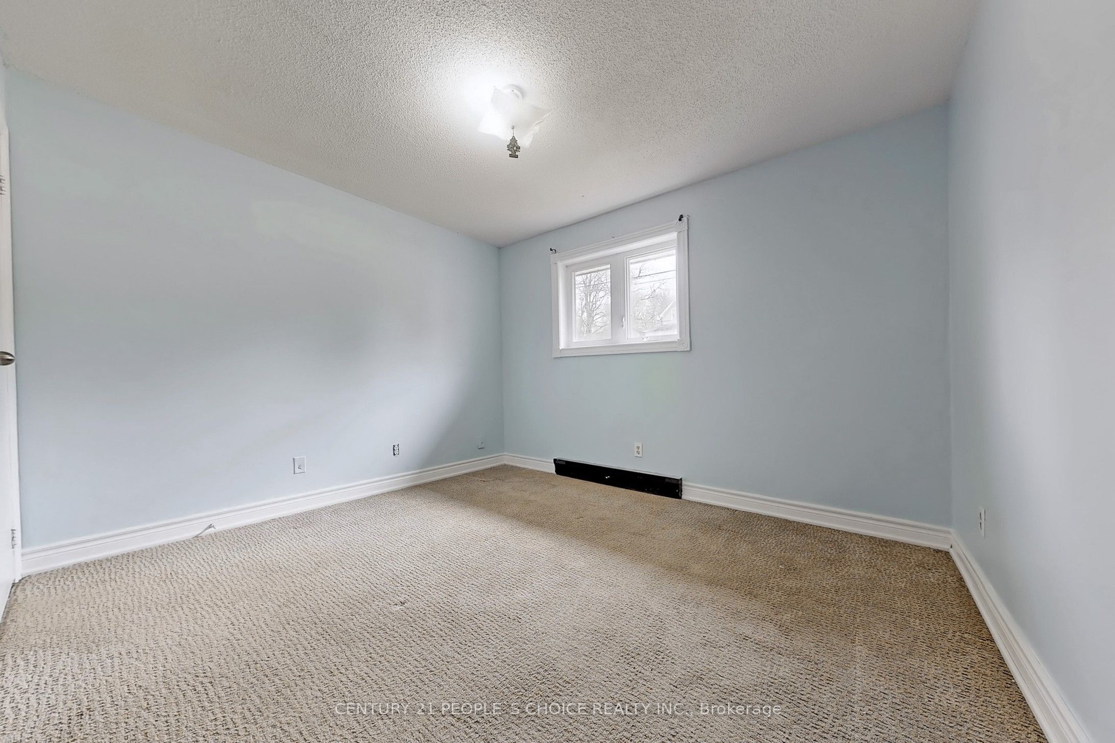156 Main Street W Property Photo 19