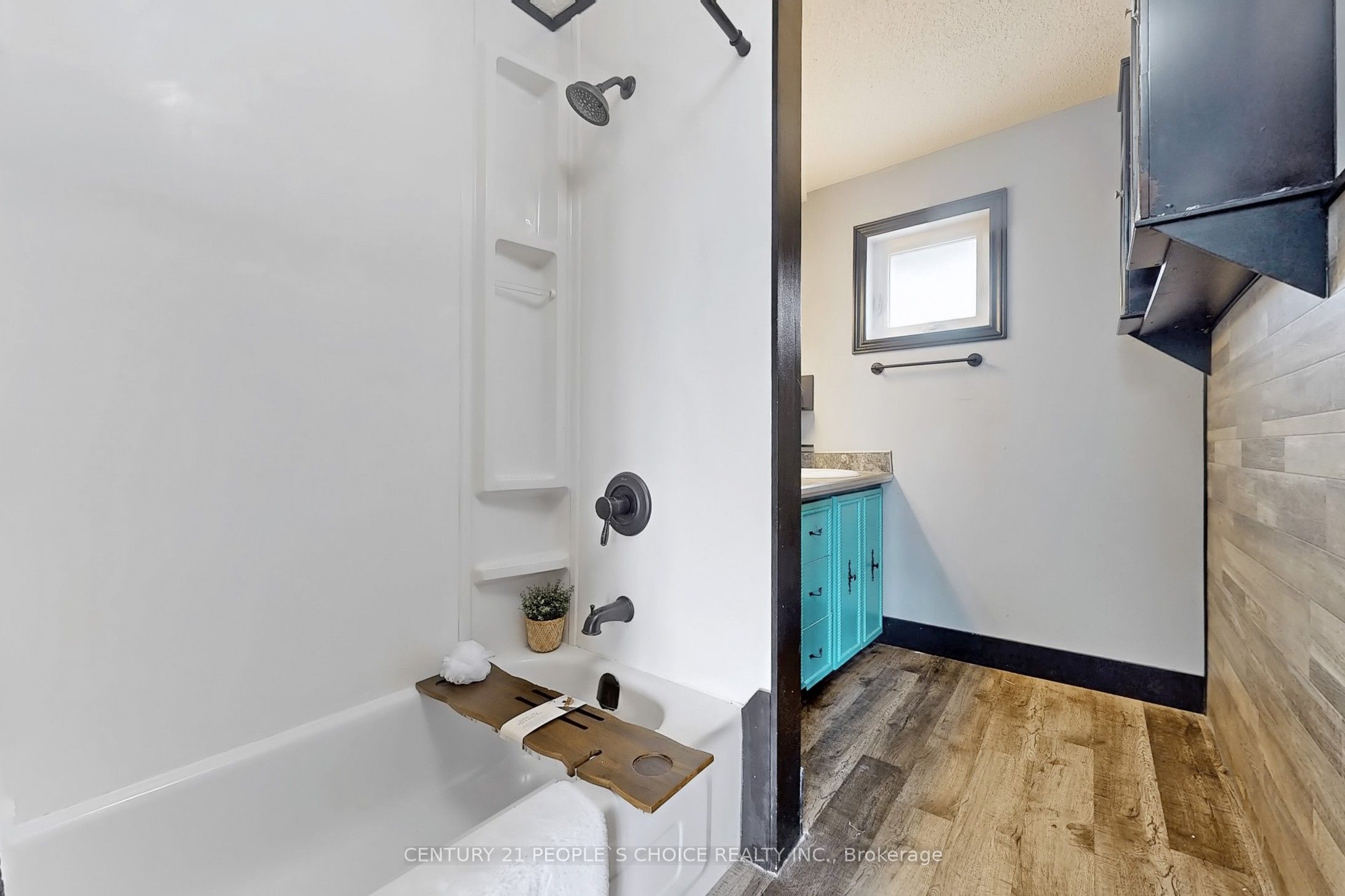 156 Main Street W Property Photo 20