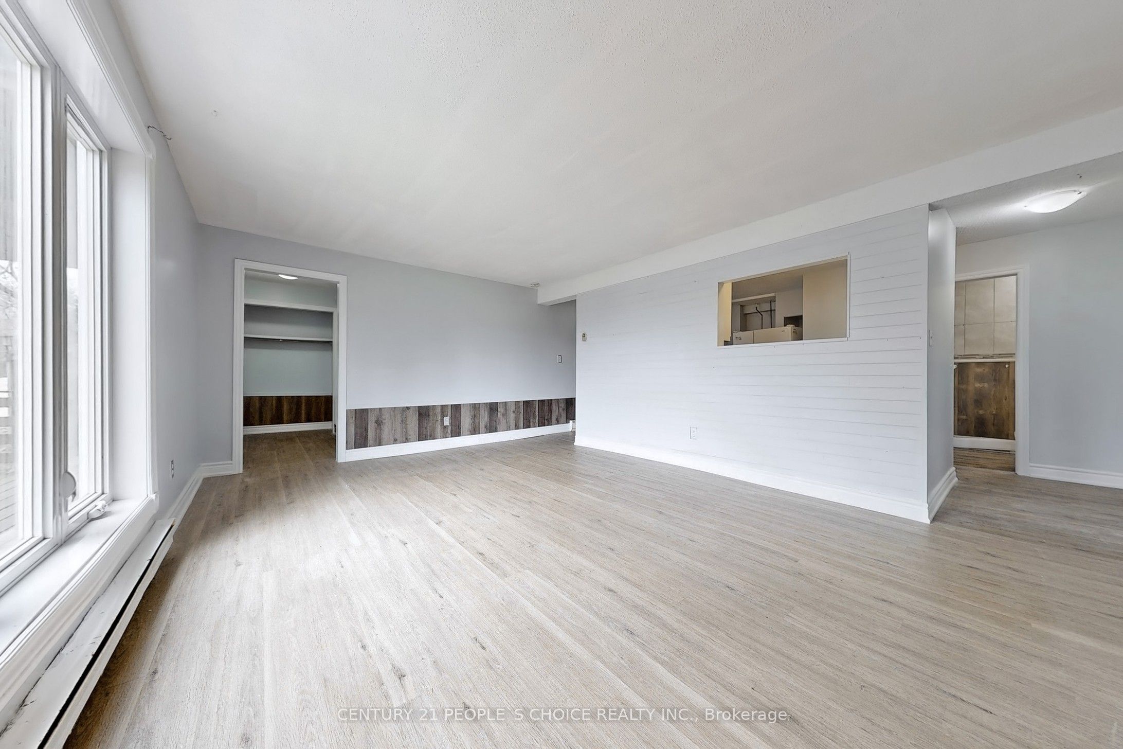 156 Main Street W Property Photo 32