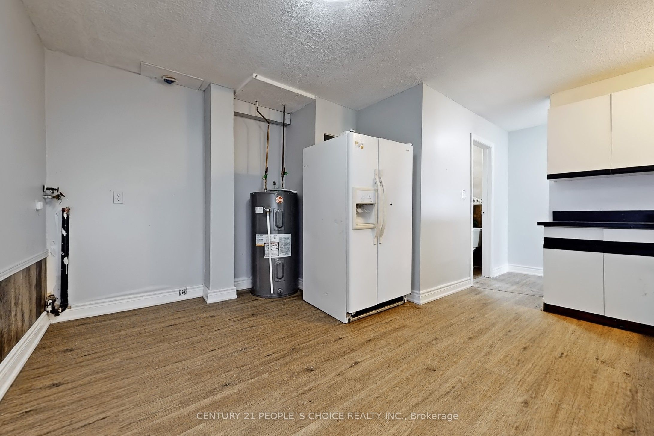 156 Main Street W Property Photo 36