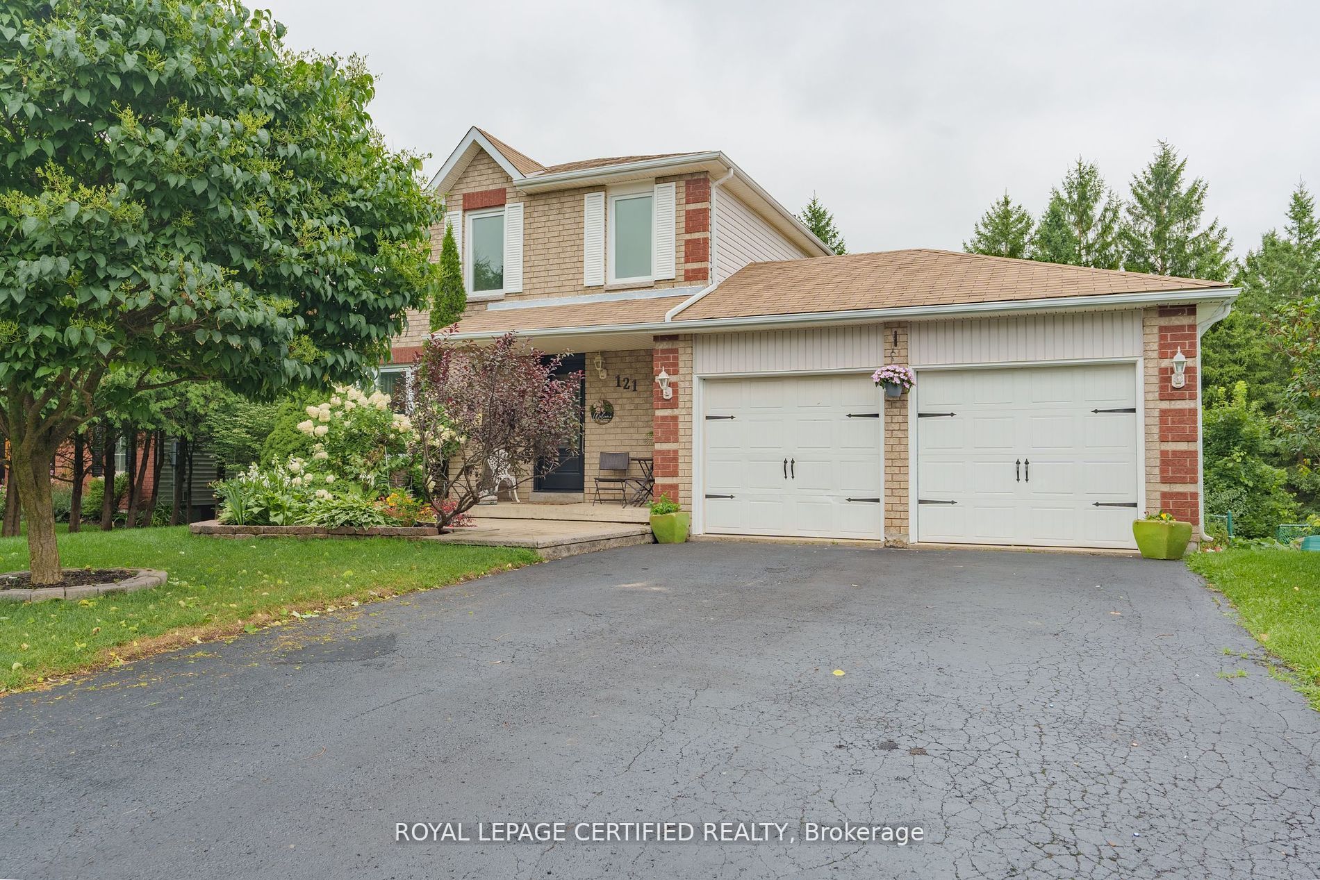 121 Leeson St S Property Photo