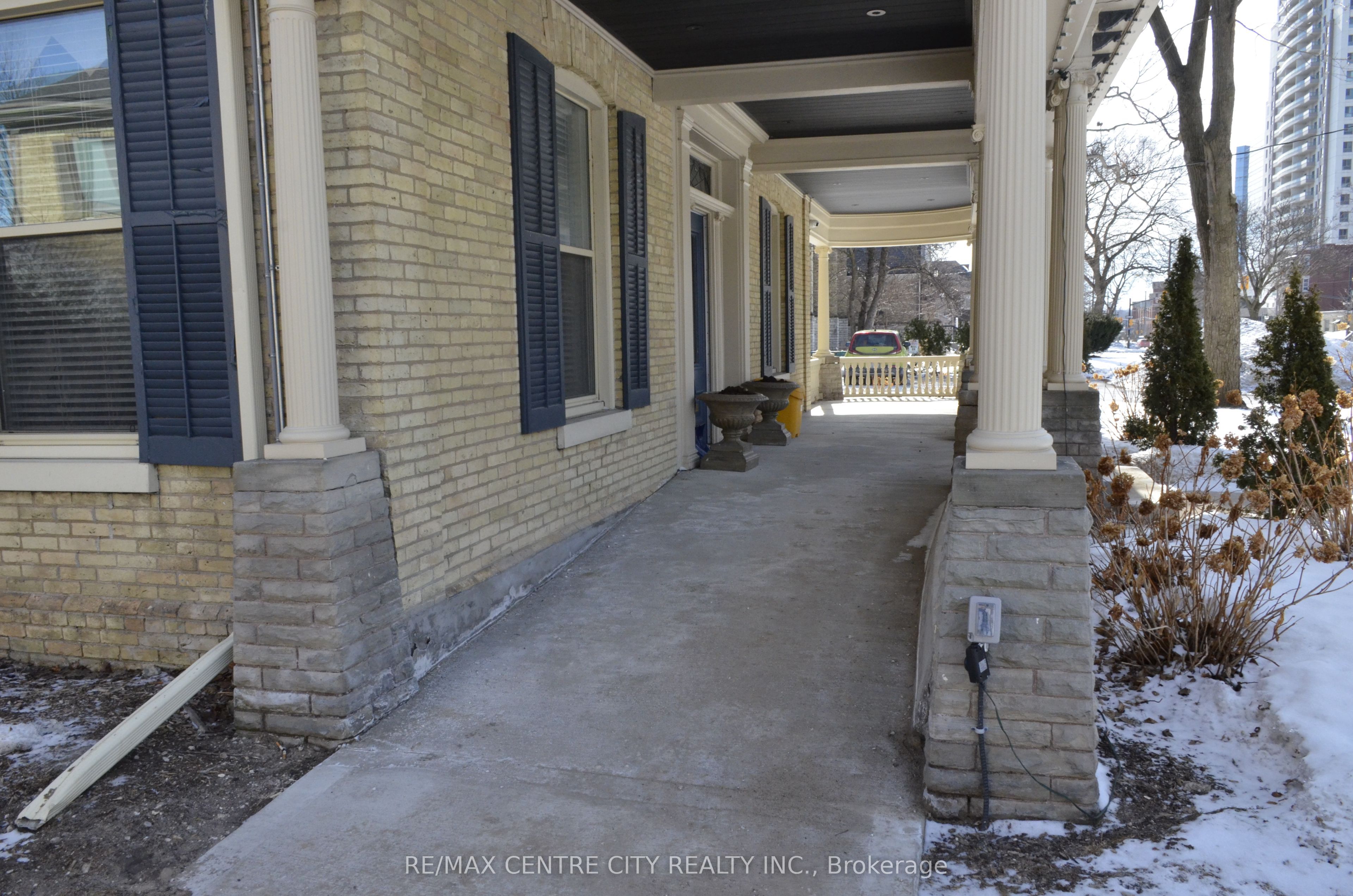 478 Waterloo St Property Photo 2