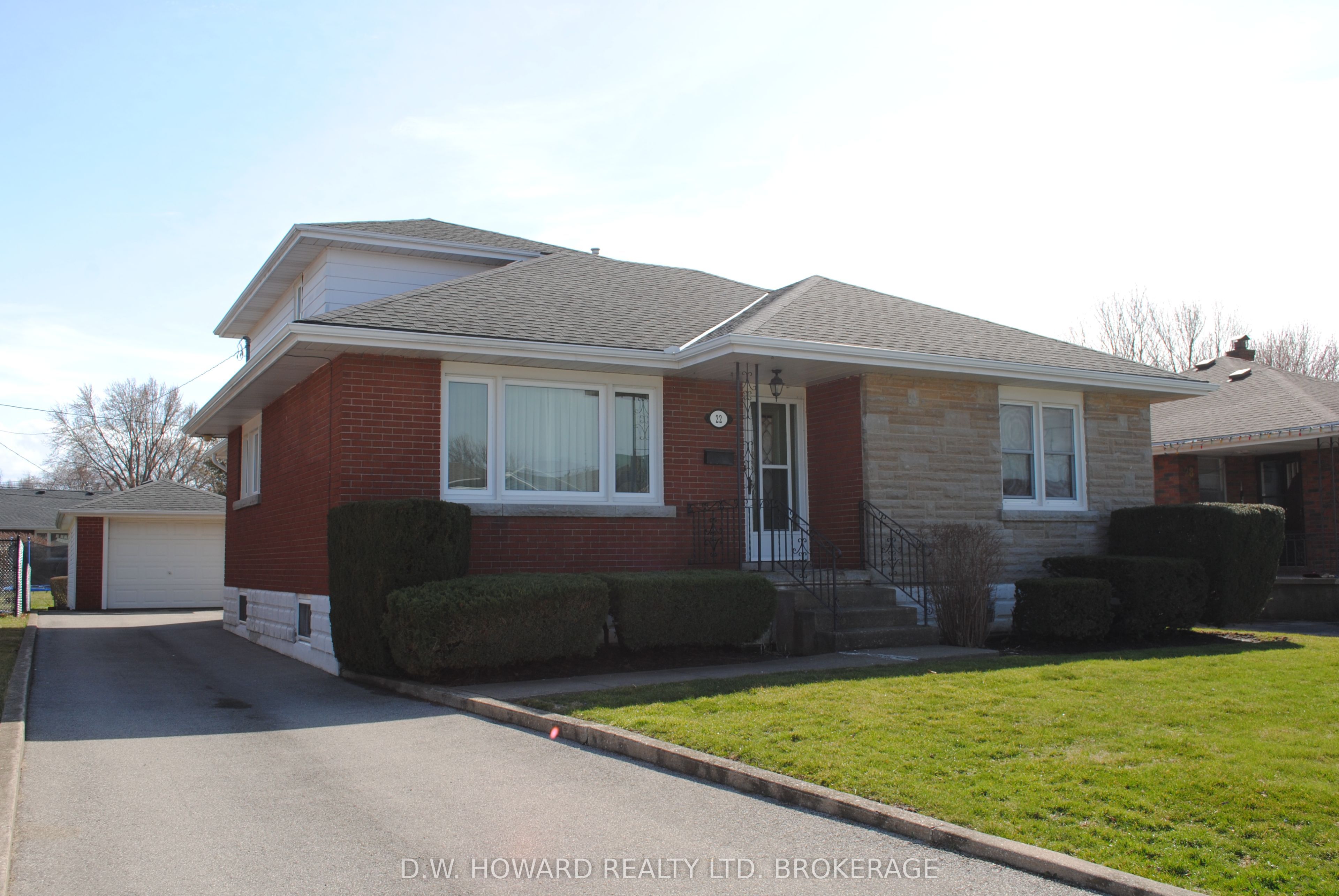 22 South Cres Property Photo 1