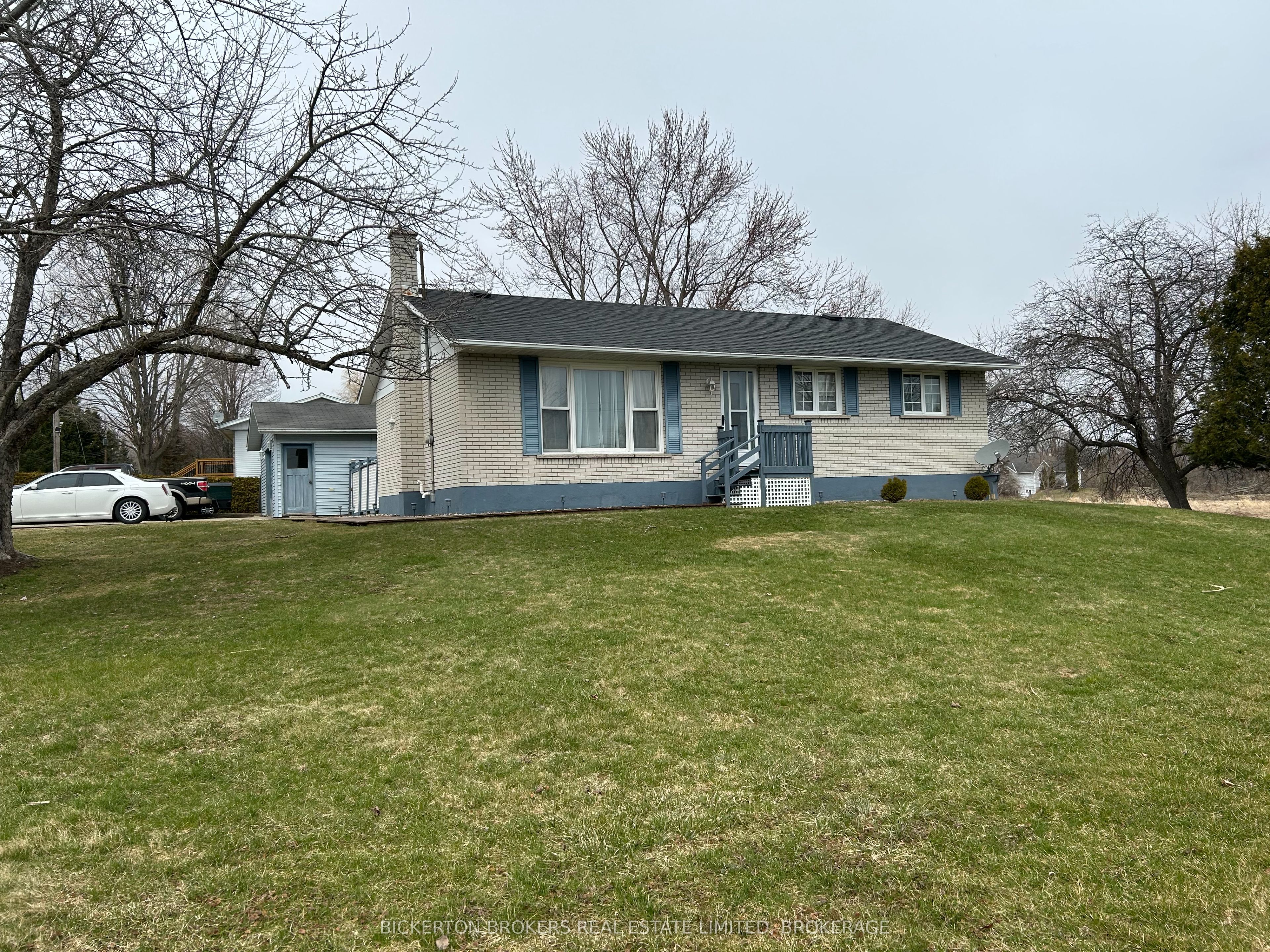 11 Ferguson Ln Property Photo