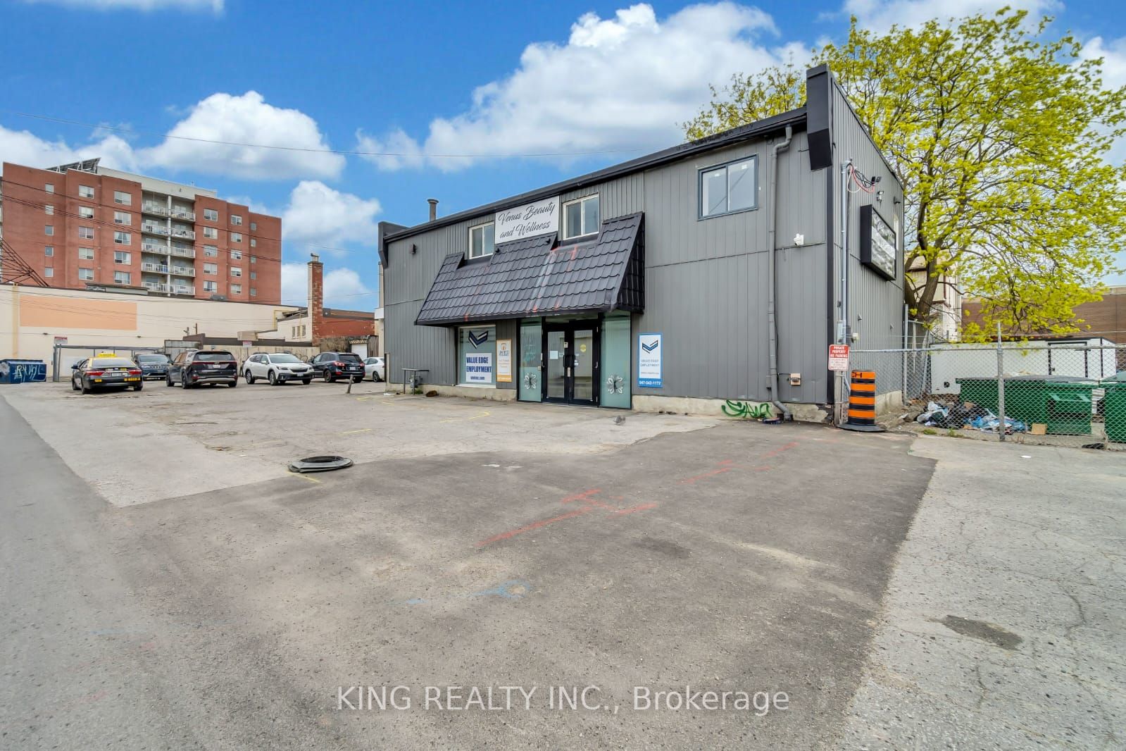 389 Lyle Street Property Photo 2