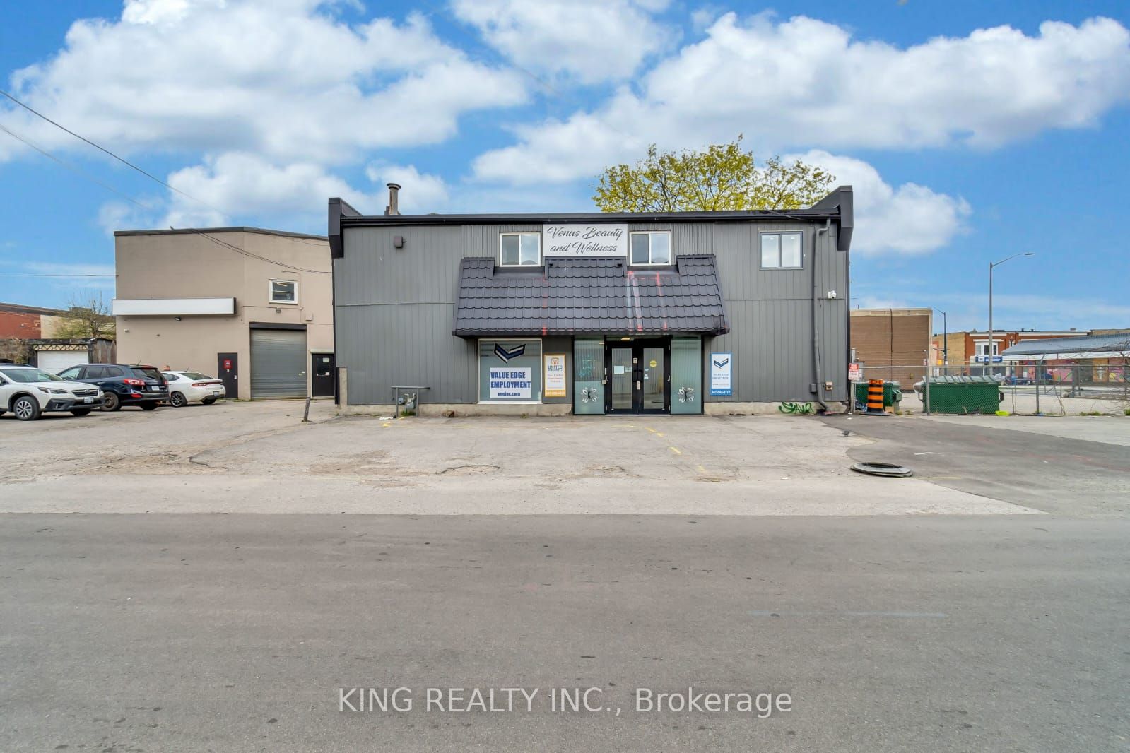389 Lyle Street Property Photo 3