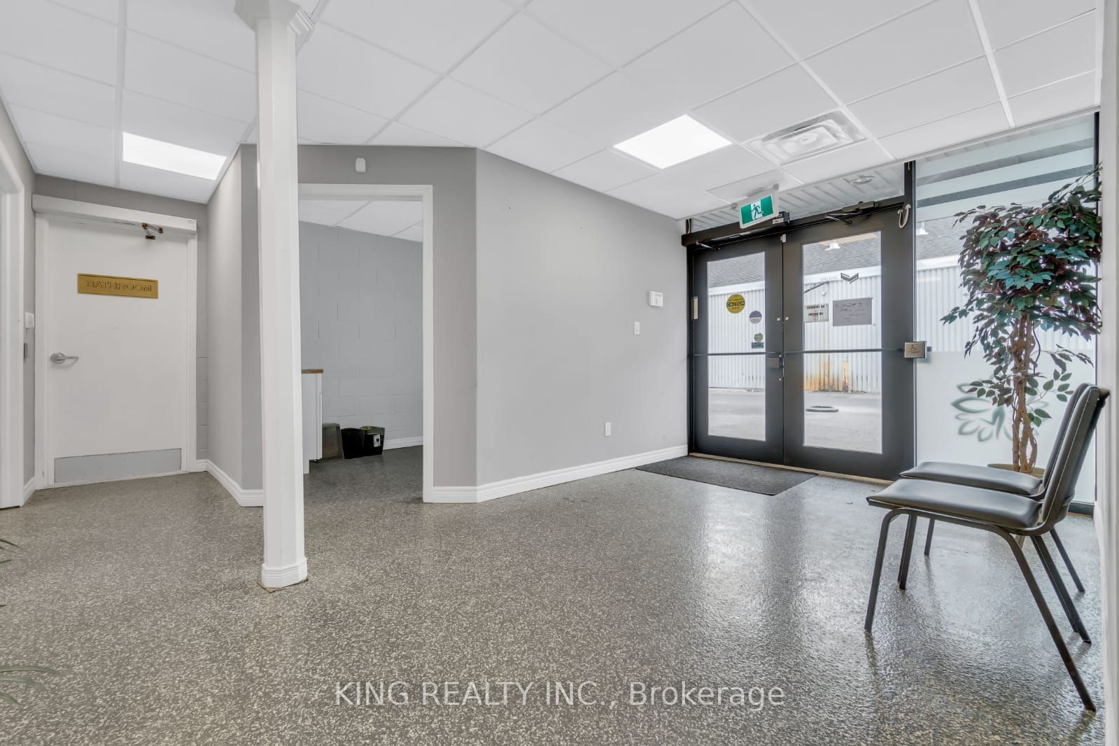 389 Lyle Street Property Photo 5