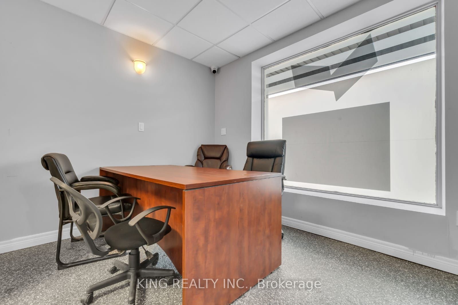 389 Lyle Street Property Photo 8
